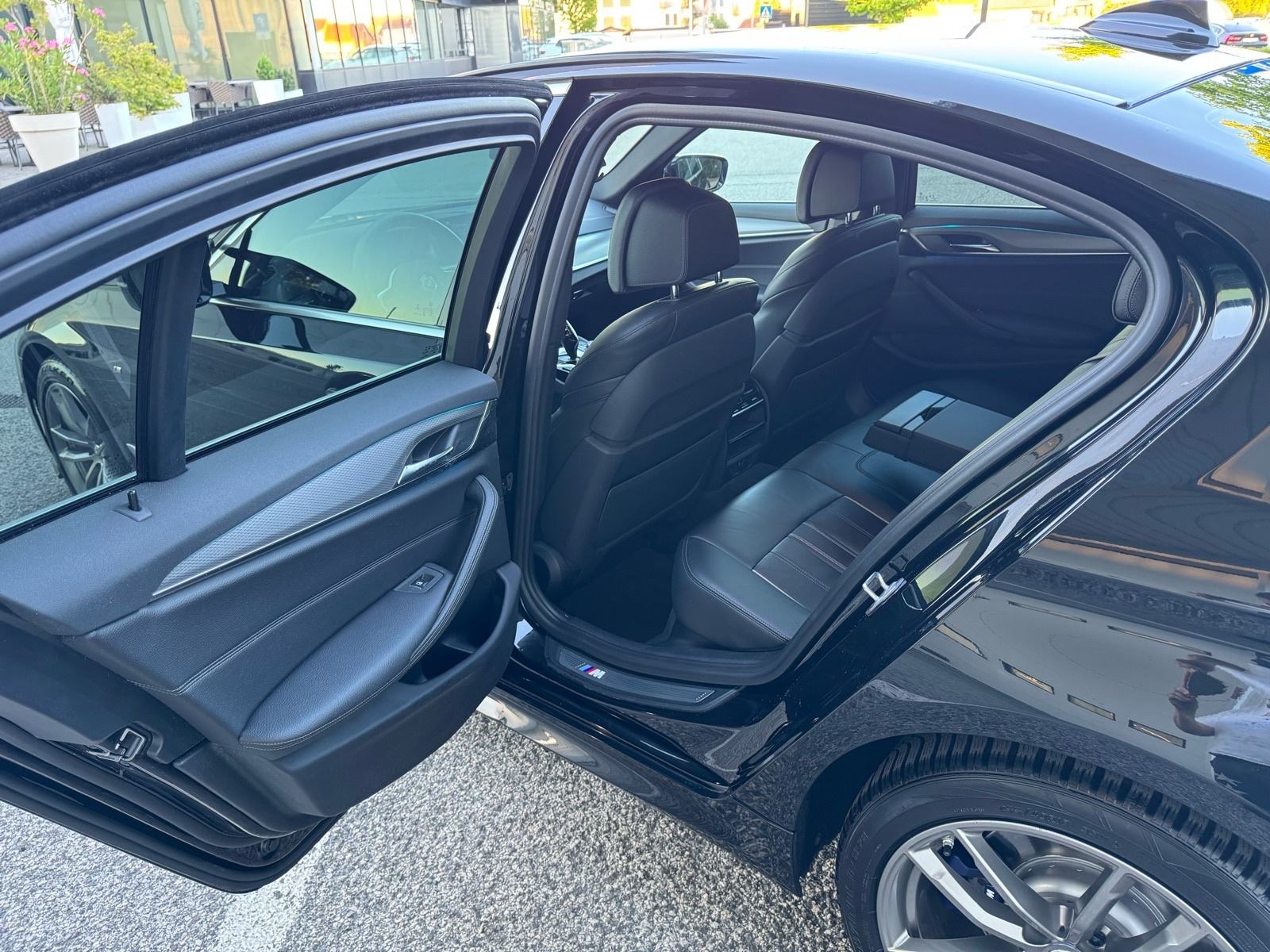BMW 520d **///M PAKET,AUTOMATIK,REG 05/27,SERVISNA,4 KLJUČA,140 KW**, fotografija 11