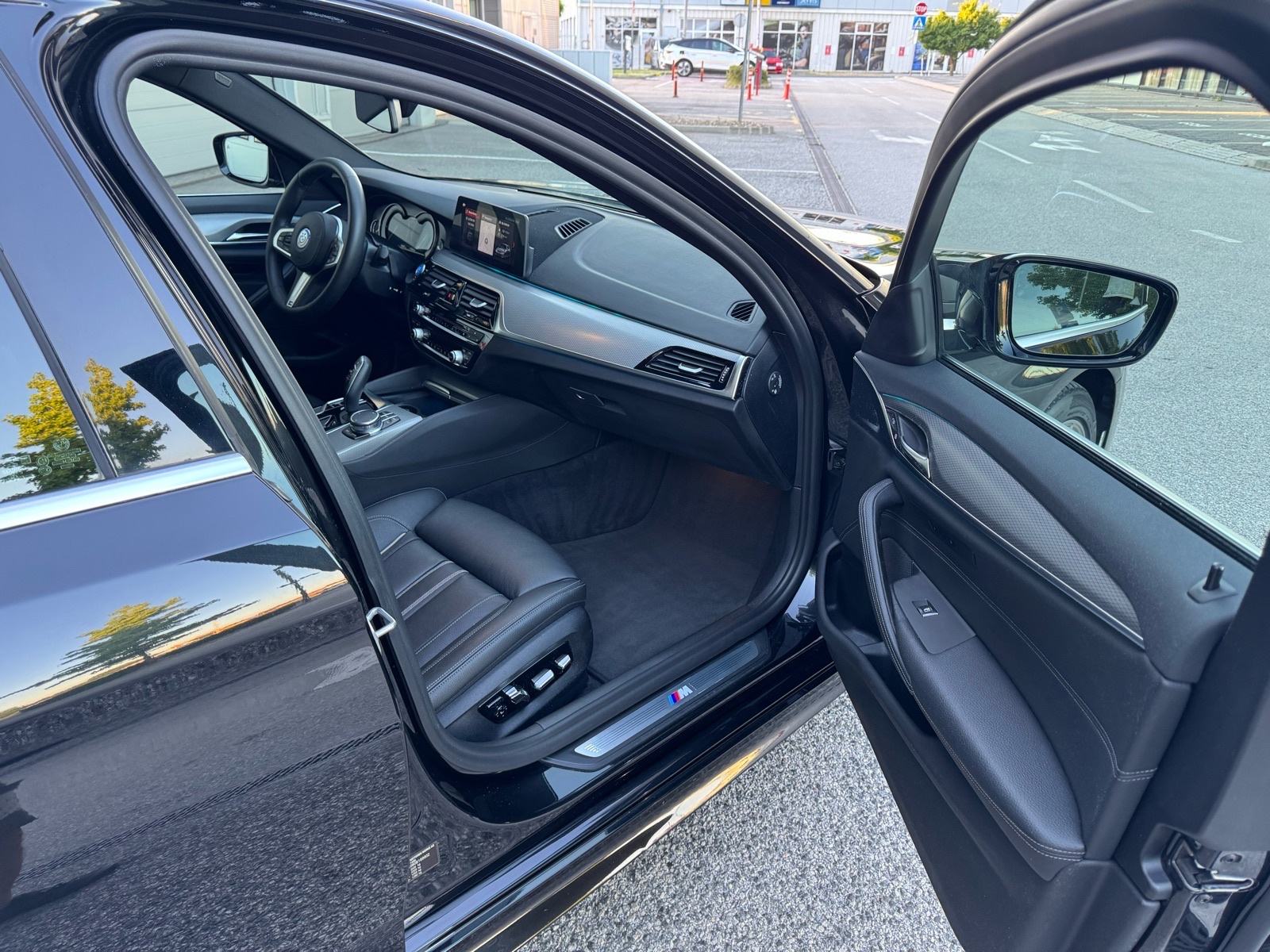 BMW 520d **///M PAKET,AUTOMATIK,REG 05/27,SERVISNA,4 KLJUČA,140 KW**, fotografija 12