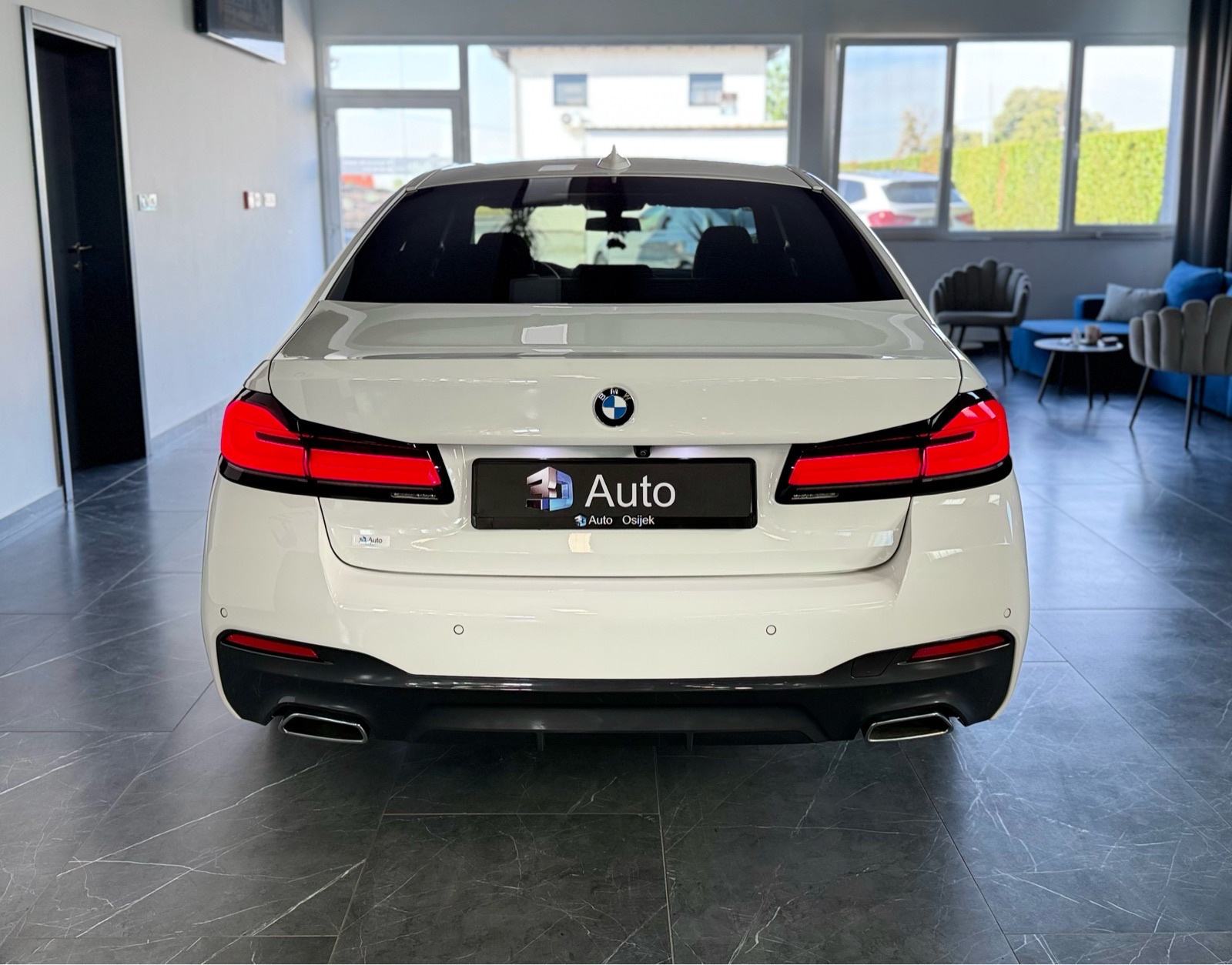 BMW 520d •M paket,Kamera,HuD,Ambilight,Navi,Alu 19”,65000 km,Jamstvo•, fotografija 9