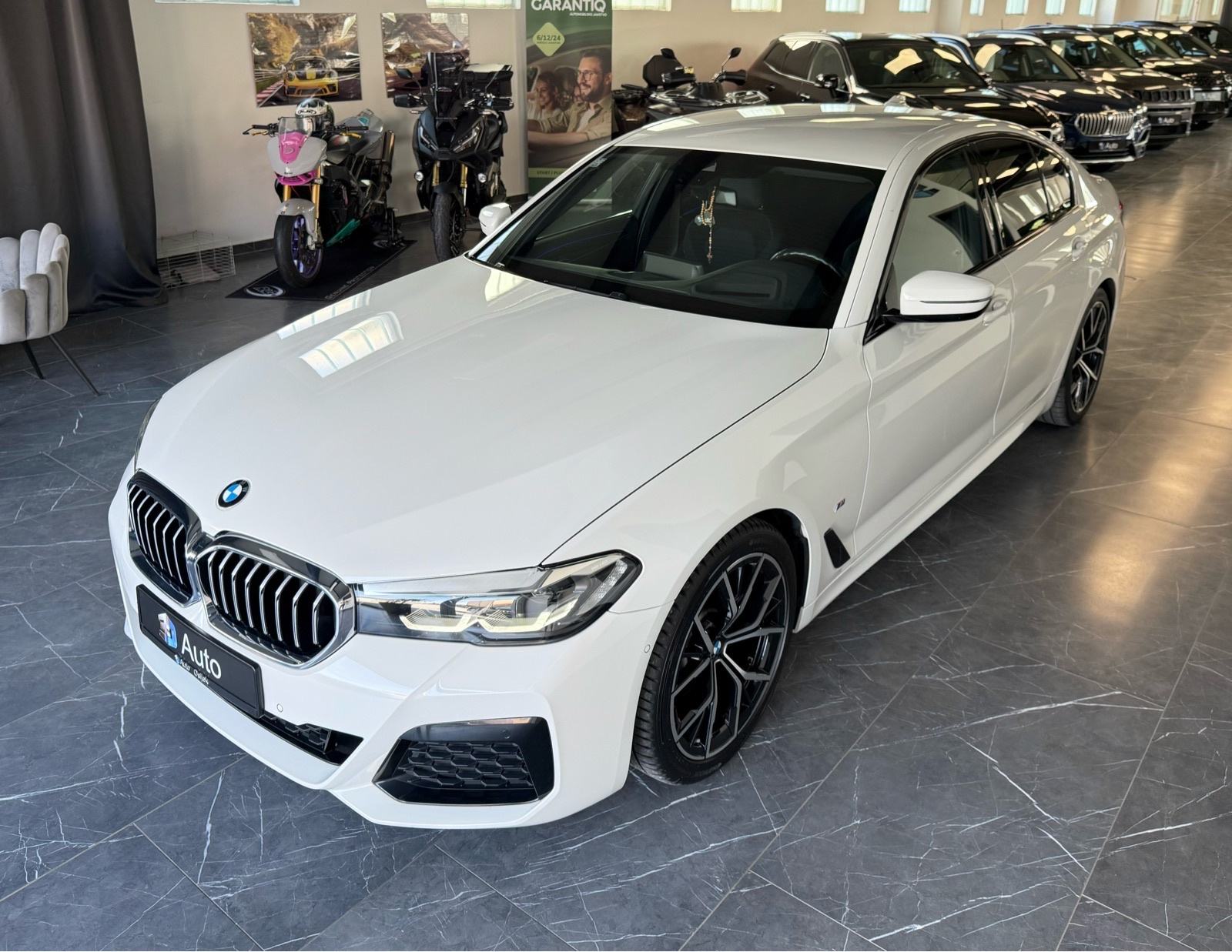 BMW 520d •M paket,Kamera,HuD,Ambilight,Navi,Alu 19”,65000 km,Jamstvo•, fotografija 6