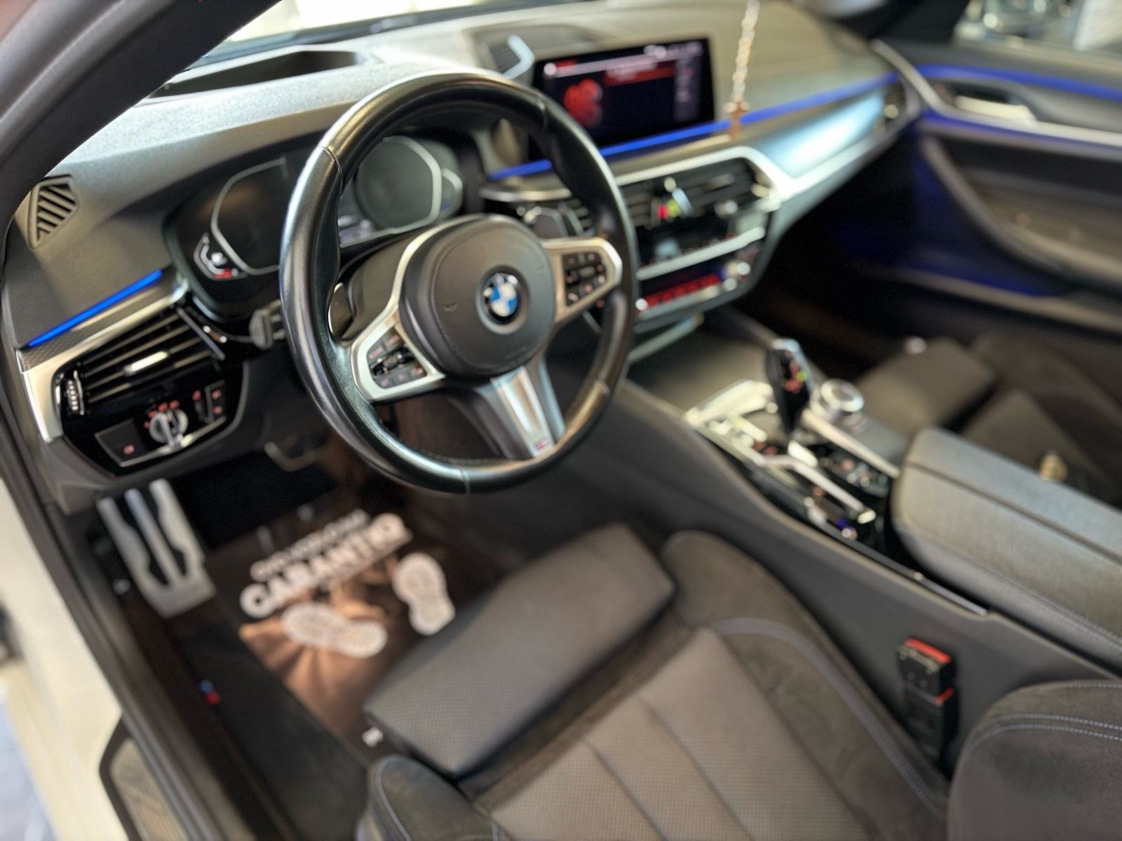 BMW 520d •M paket,Kamera,HuD,Ambilight,Navi,Alu 19”,65000 km,Jamstvo•, fotografija 12