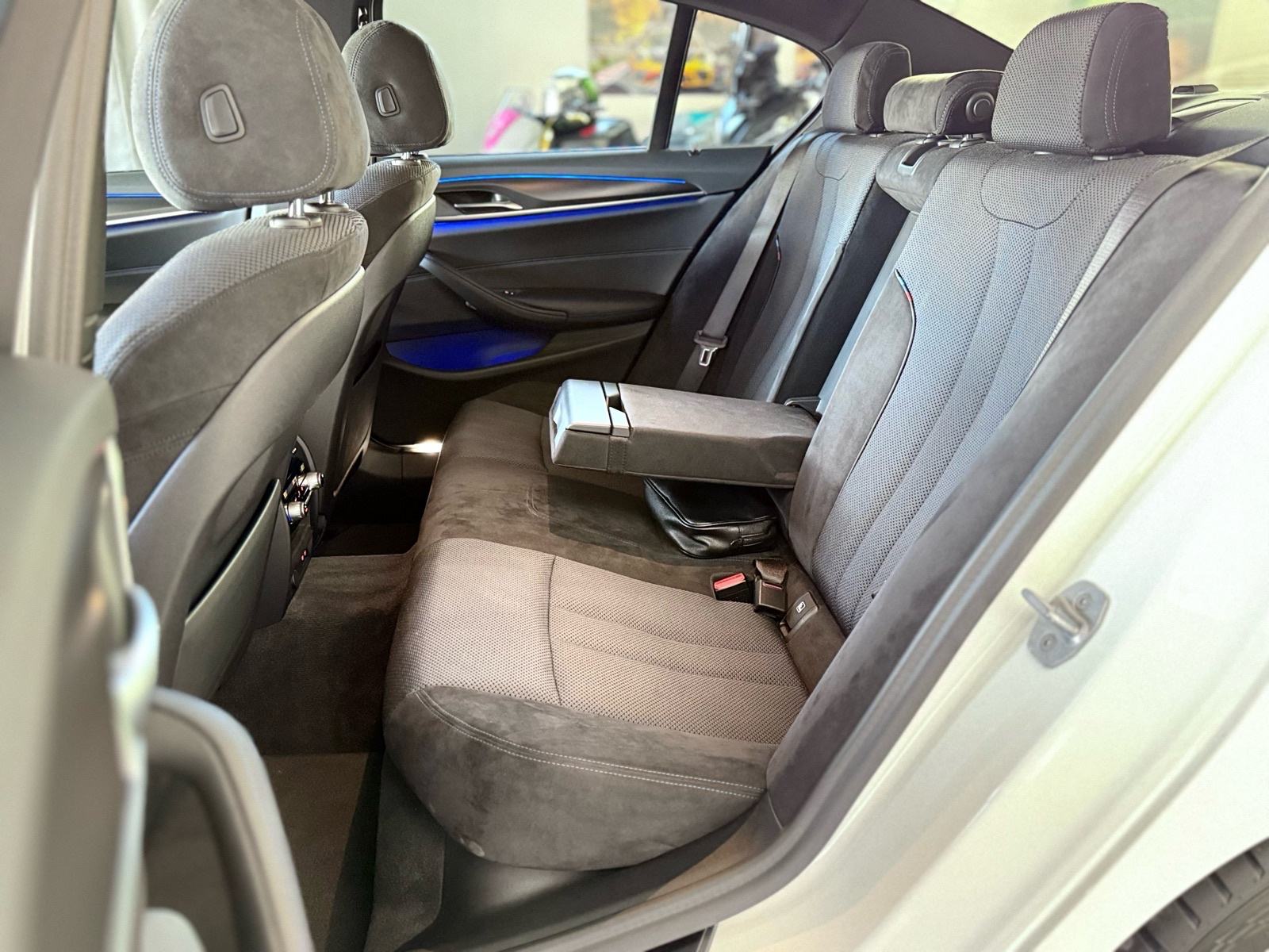 BMW 520d •M paket,Kamera,HuD,Ambilight,Navi,Alu 19”,65000 km,Jamstvo•, fotografija 18