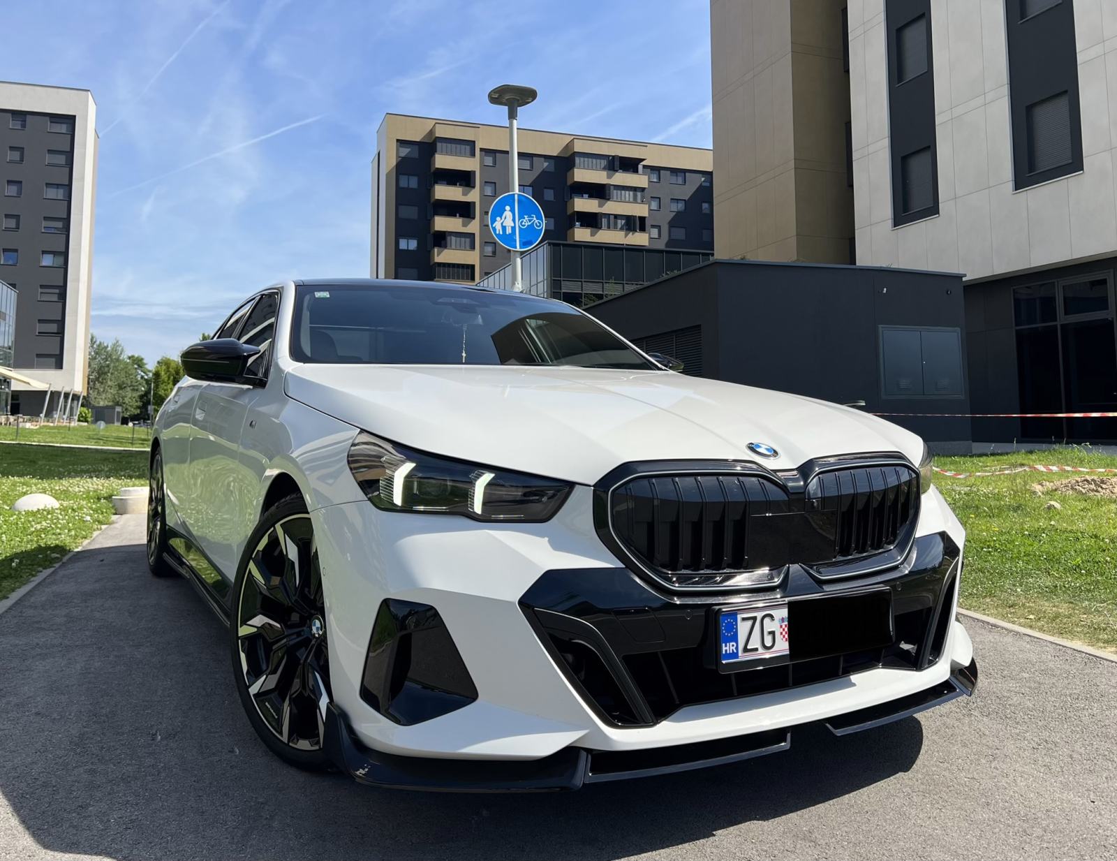 BMW 520d,M Performance,Iconic Glow,Laser,Panorama,Carbon,360°,H-Up,21, fotografija 10