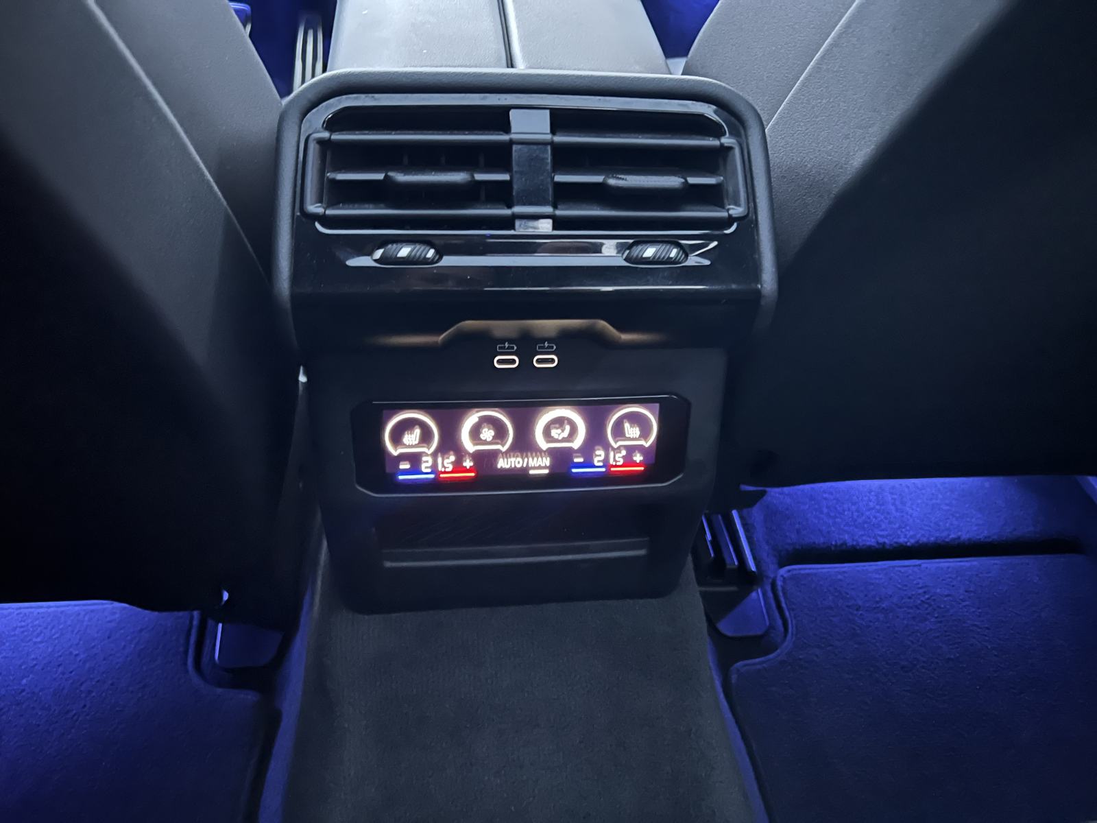 BMW 520d,M Performance,Iconic Glow,Laser,Panorama,Carbon,360°,H-Up,21, fotografija 19
