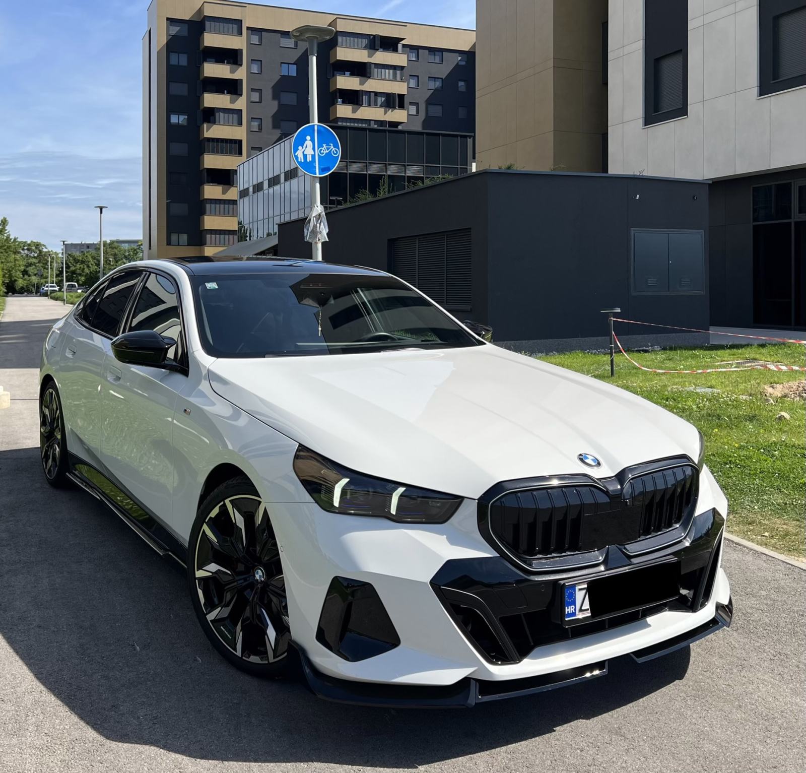 BMW 520d,M Performance,Iconic Glow,Laser,Panorama,Carbon,360°,H-Up,21, fotografija 17