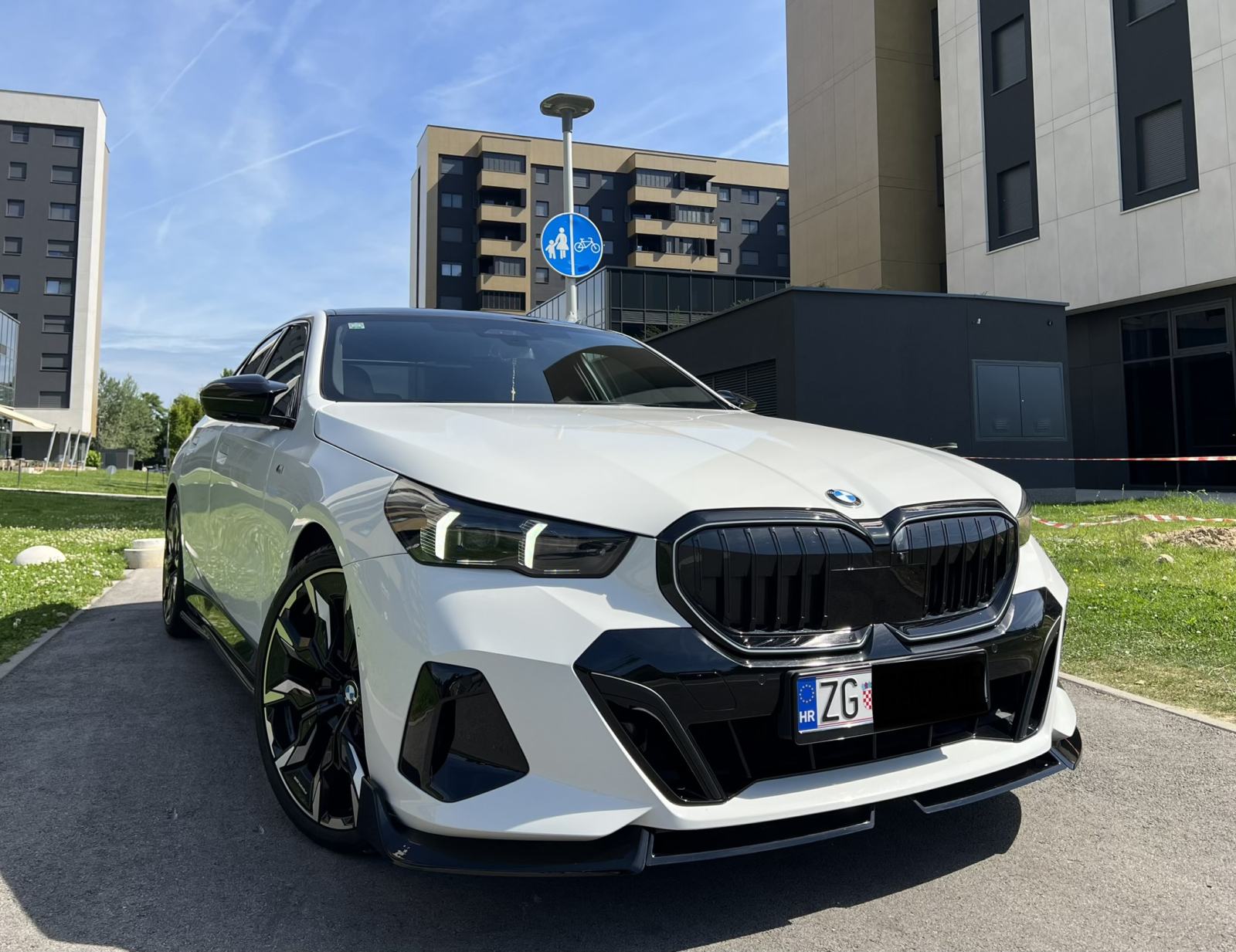 BMW 520d,M Performance,Iconic Glow,Laser,Panorama,Carbon,360°,H-Up,21, fotografija 3