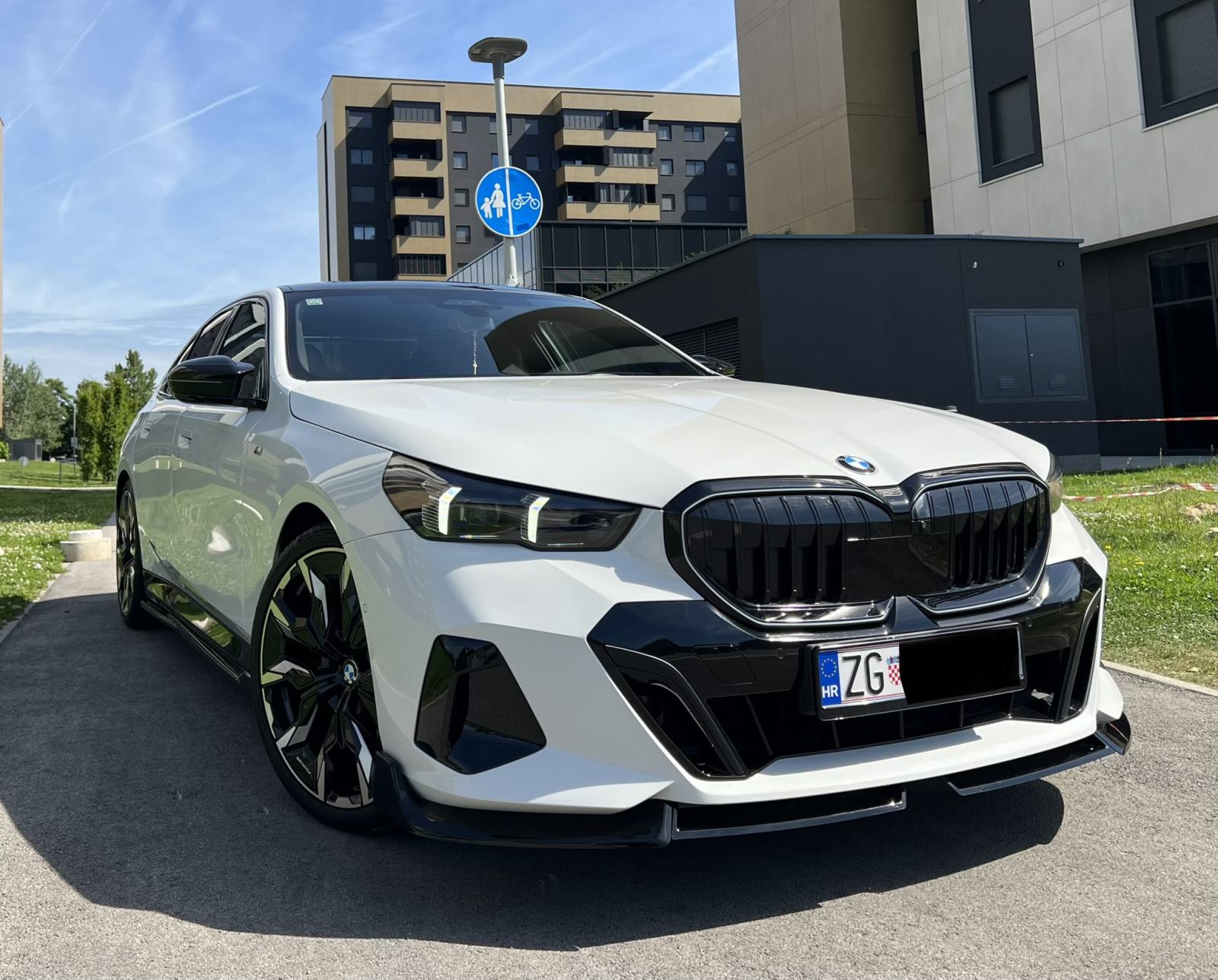 BMW 520d,M Performance,Iconic Glow,Laser,Panorama,Carbon,360°,H-Up,21, fotografija 9
