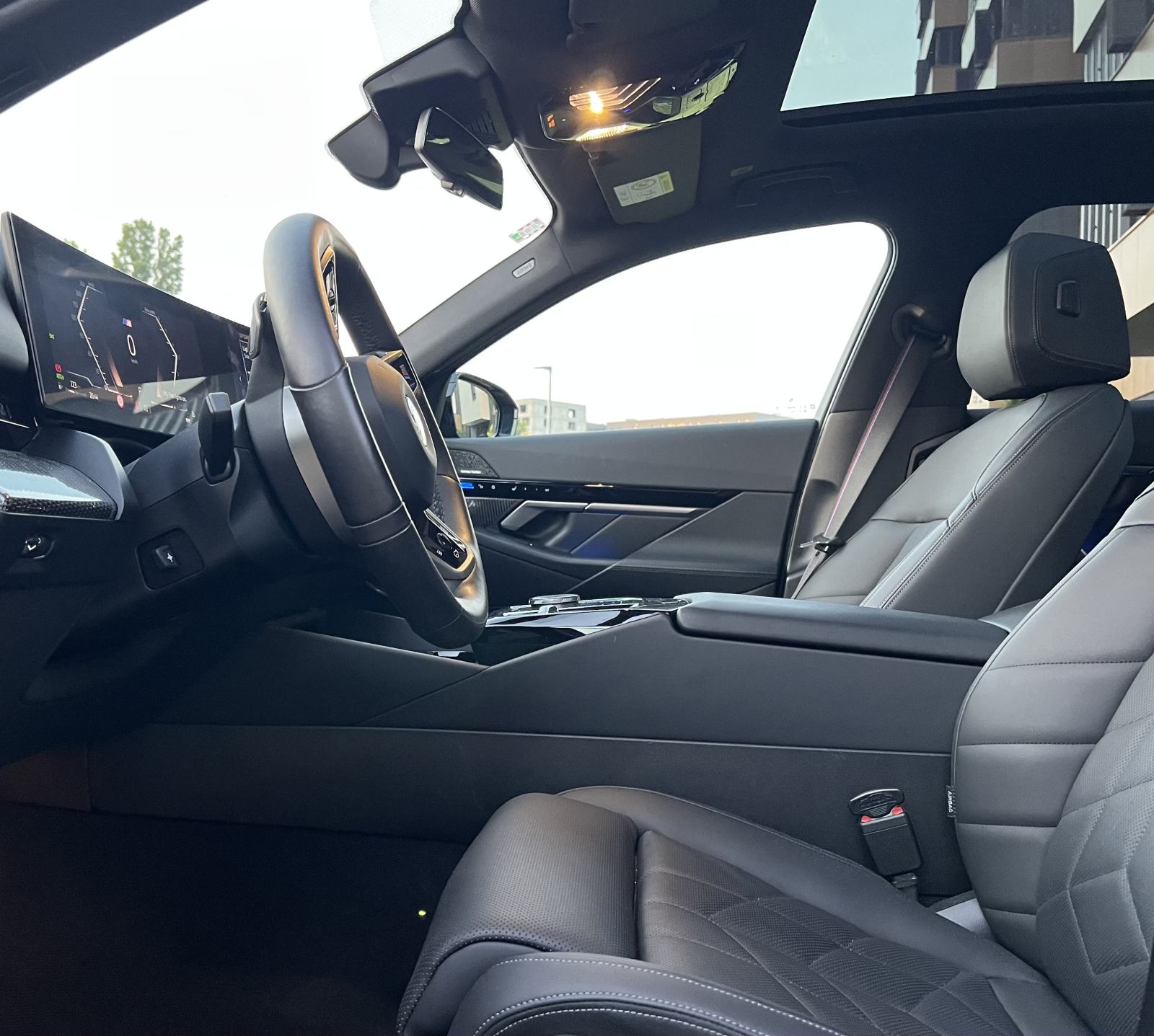BMW 520d,M Performance,Iconic Glow,Laser,Panorama,Carbon,360°,H-Up,21, fotografija 16