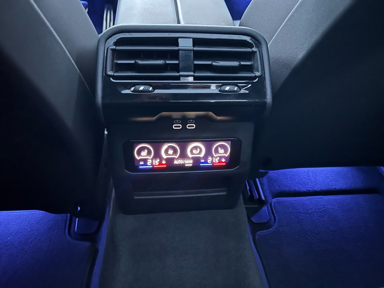BMW 520d,M Performance,Iconic Glow,Laser,Panorama,Carbon,360°,H-Up,21, fotografija 20