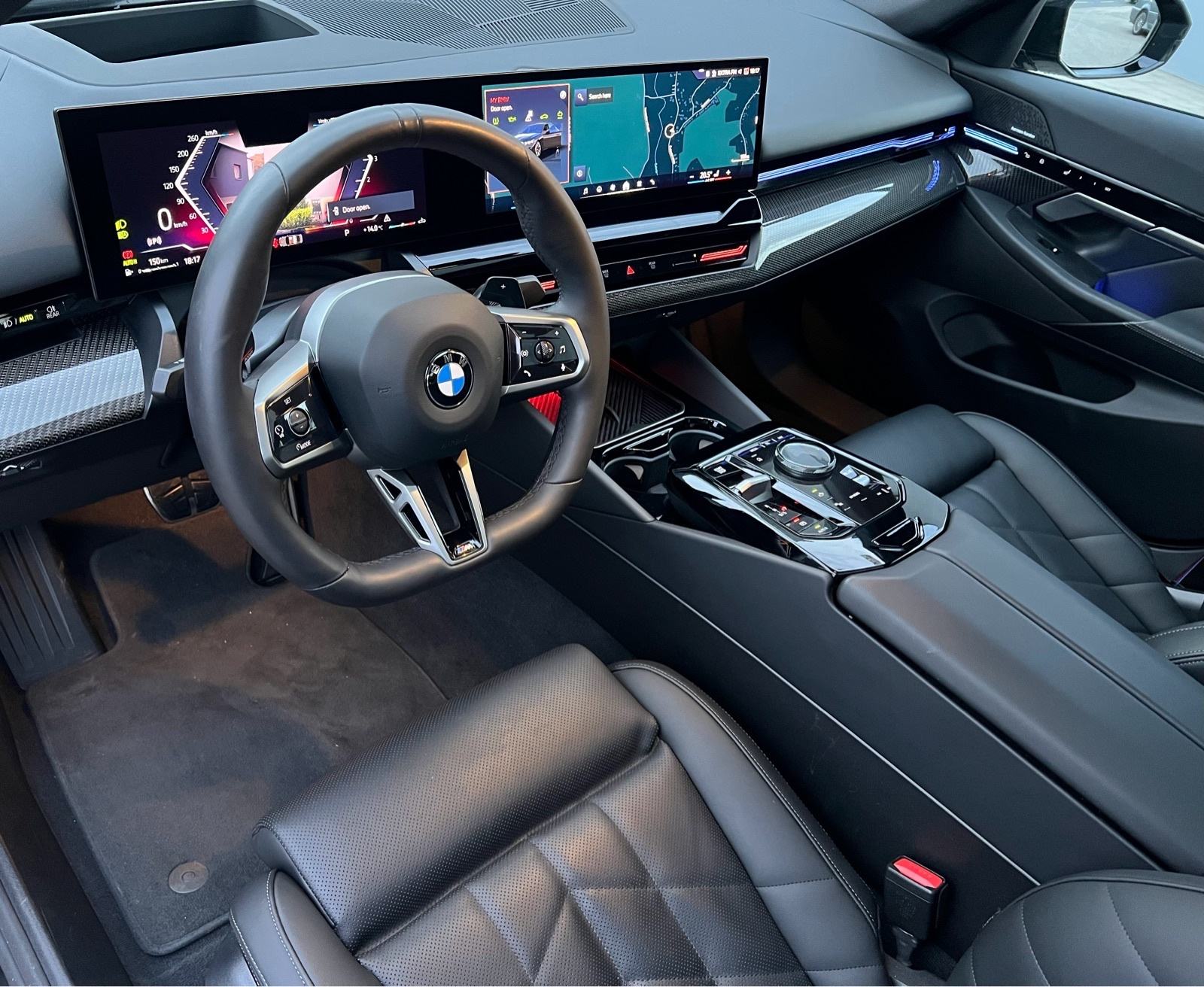 BMW 520d,M Performance,Iconic Glow,Laser,Panorama,Carbon,360°,H-Up,21, fotografija 6