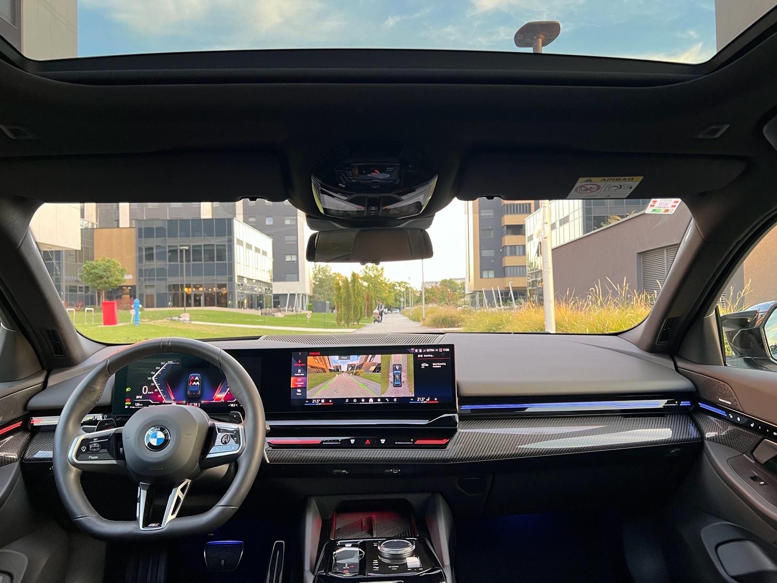 BMW 520d,M Performance,Iconic Glow,Laser,Panorama,Carbon,360°,H-Up,21, fotografija 19