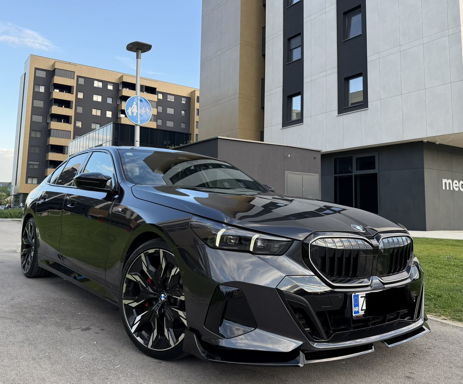BMW 520d,M Performance,Iconic Glow,Panorama,Laser,Carbon,360°,H-Up,FUL, fotografija 13