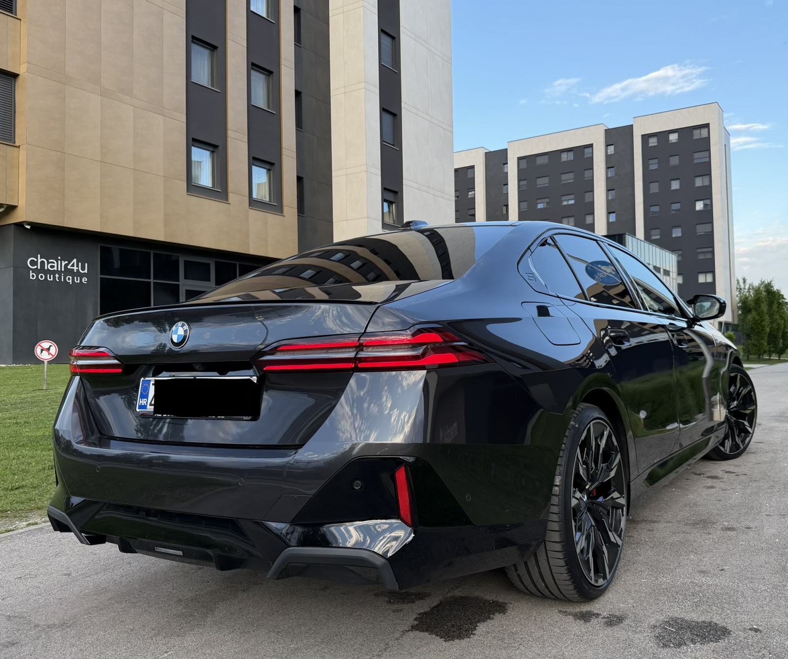BMW 520d,M Performance,Iconic Glow,Panorama,Laser,Carbon,360°,H-Up,FUL, fotografija 4