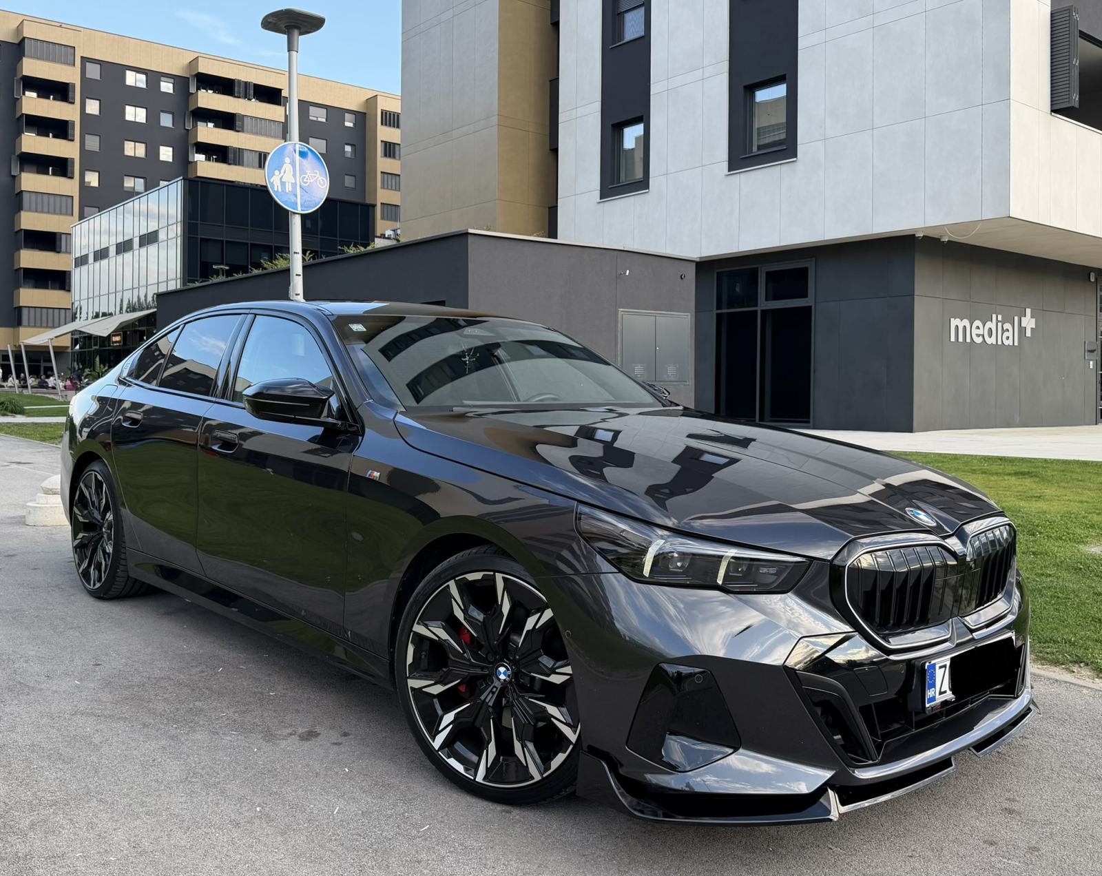 BMW 520d,M Performance,Iconic Glow,Panorama,Laser,Carbon,360°,H-Up,FUL, fotografija 18