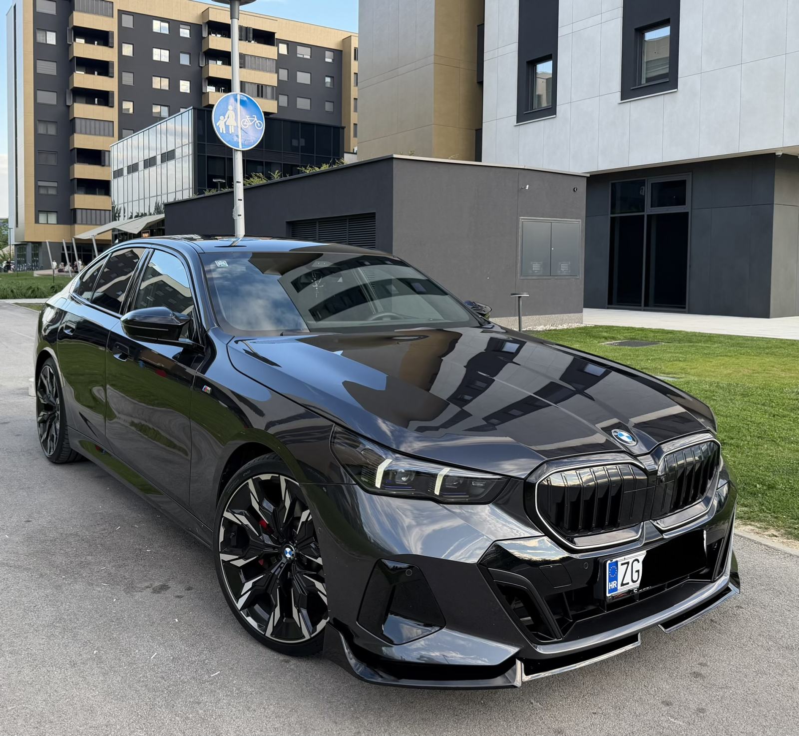 BMW 520d,M Performance,Iconic Glow,Panorama,Laser,Carbon,360°,H-Up,FUL, fotografija 20