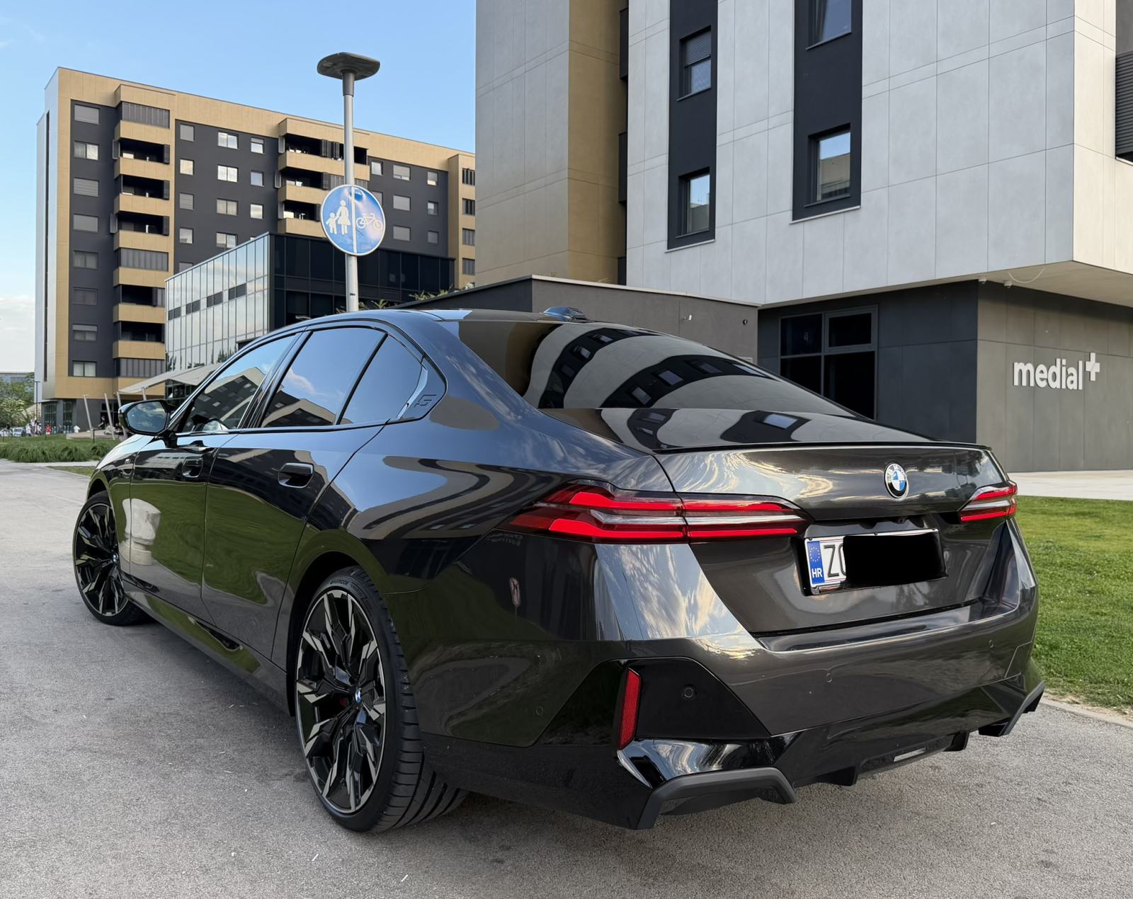 BMW 520d,M Performance,Iconic Glow,Panorama,Laser,Carbon,360°,H-Up,FUL, fotografija 5
