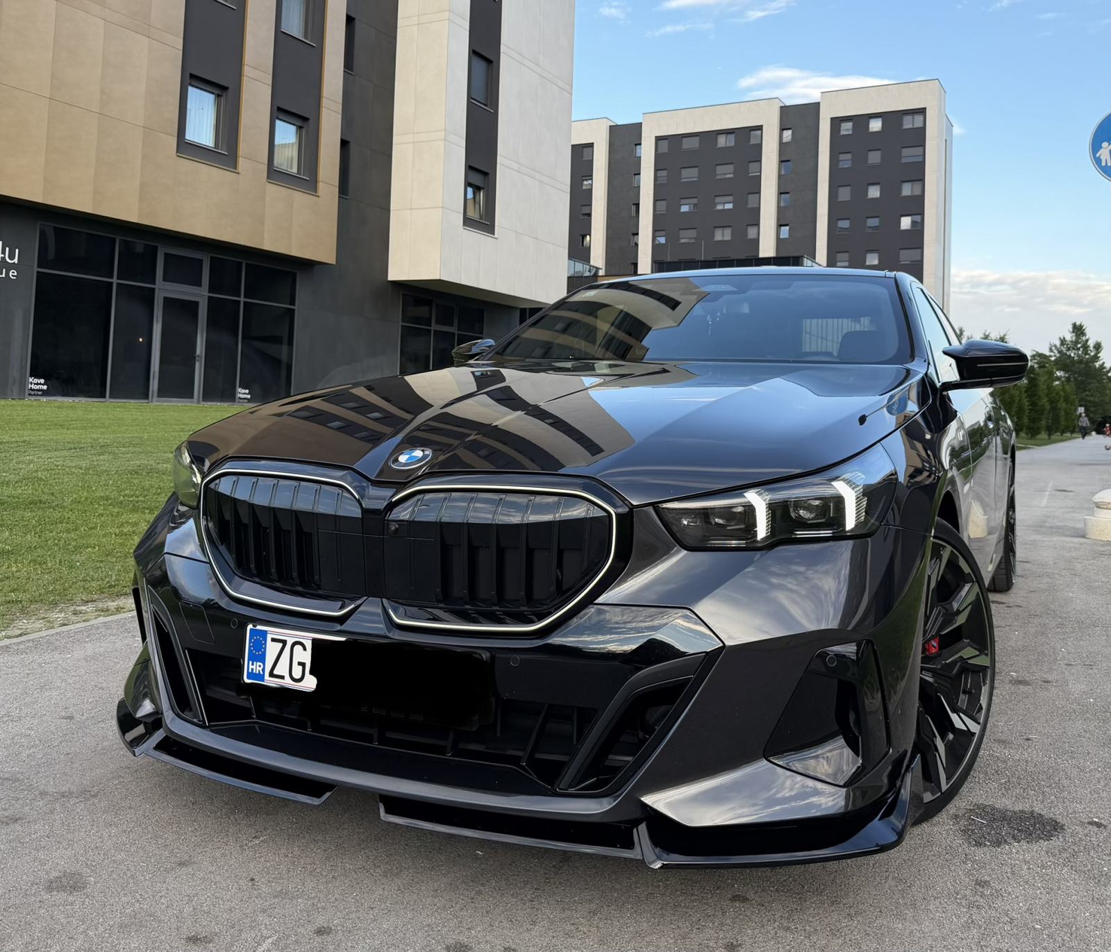 BMW 520d,M Performance,Iconic Glow,Panorama,Laser,Carbon,360°,H-Up,FUL, fotografija 2