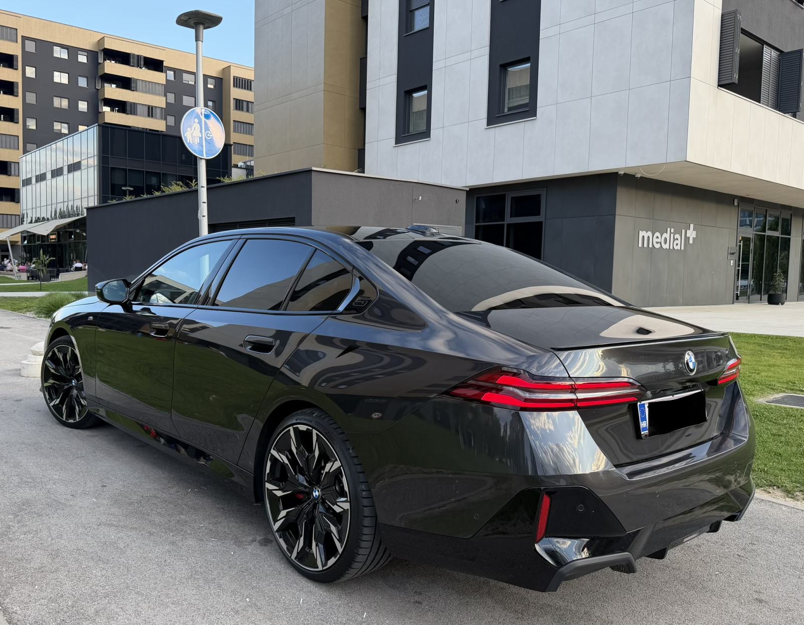 BMW 520d,M Performance,Iconic Glow,Panorama,Laser,Carbon,360°,H-Up,FUL, fotografija 12