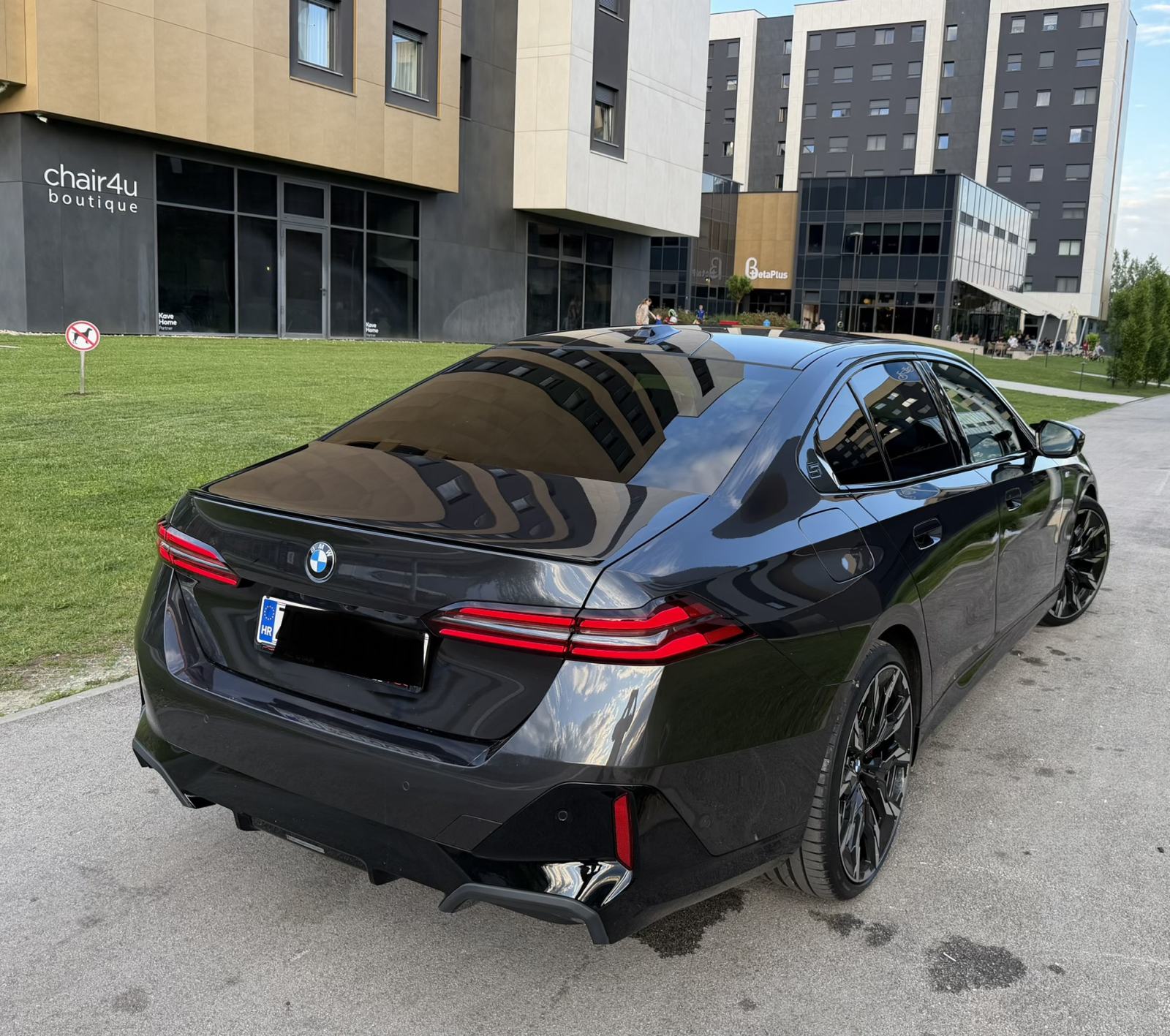 BMW 520d,M Performance,Iconic Glow,Panorama,Laser,Carbon,360°,H-Up,FUL, fotografija 19