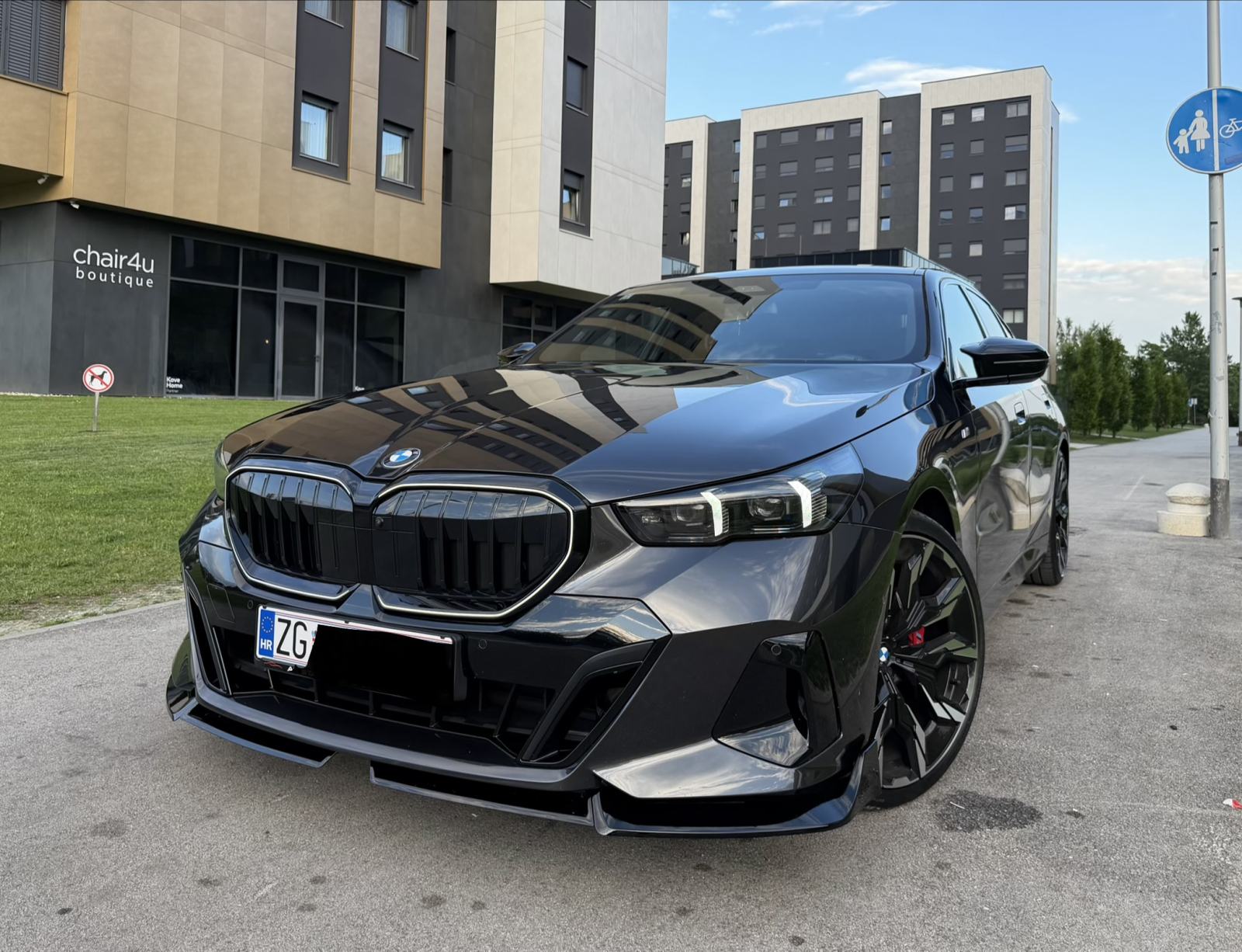 BMW 520d,M Performance,Iconic Glow,Panorama,Laser,Carbon,360°,H-Up,FUL, fotografija 10
