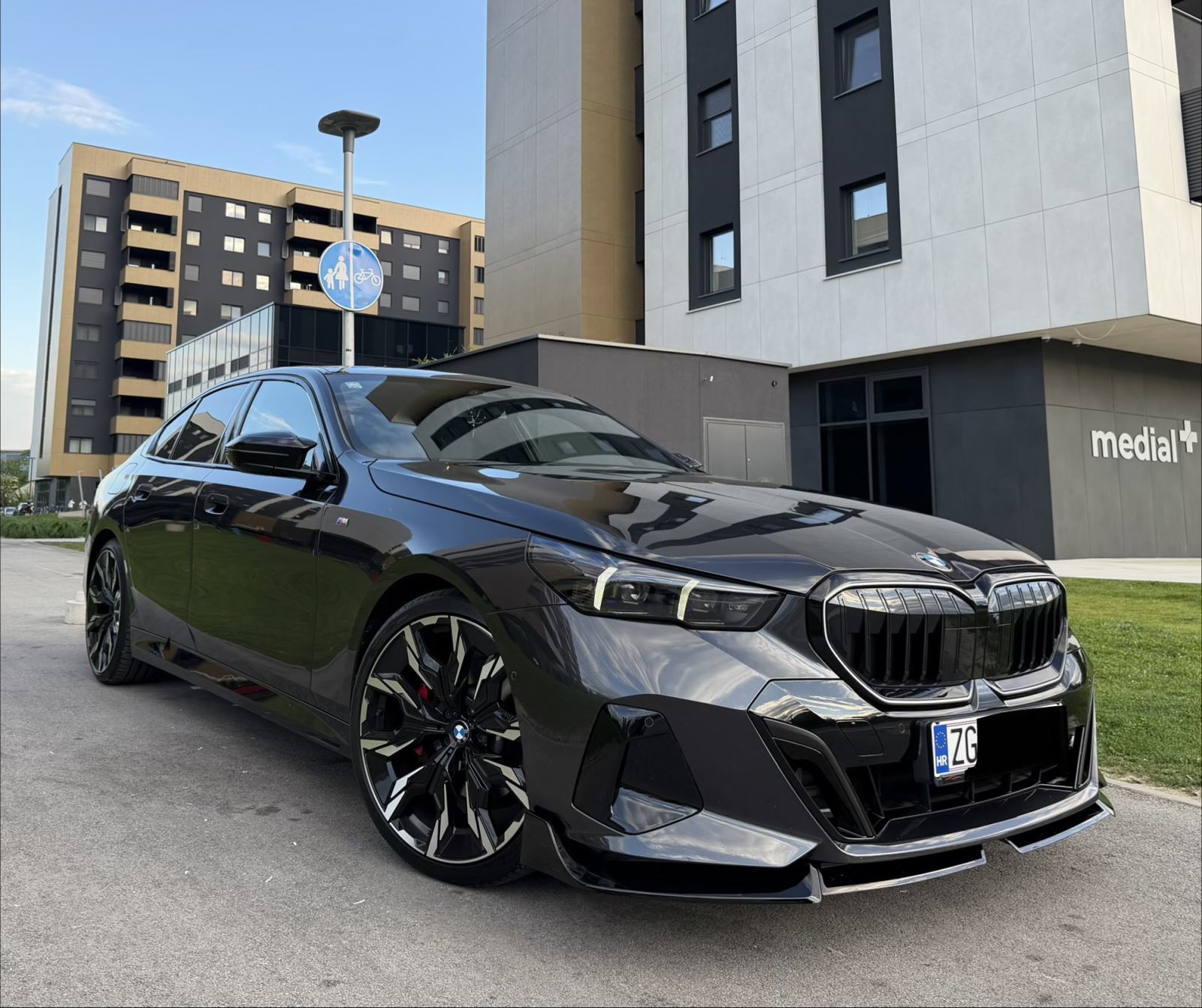 BMW 520d,M Performance,Iconic Glow,Panorama,Laser,Carbon,360°,H-Up,FUL, fotografija 15