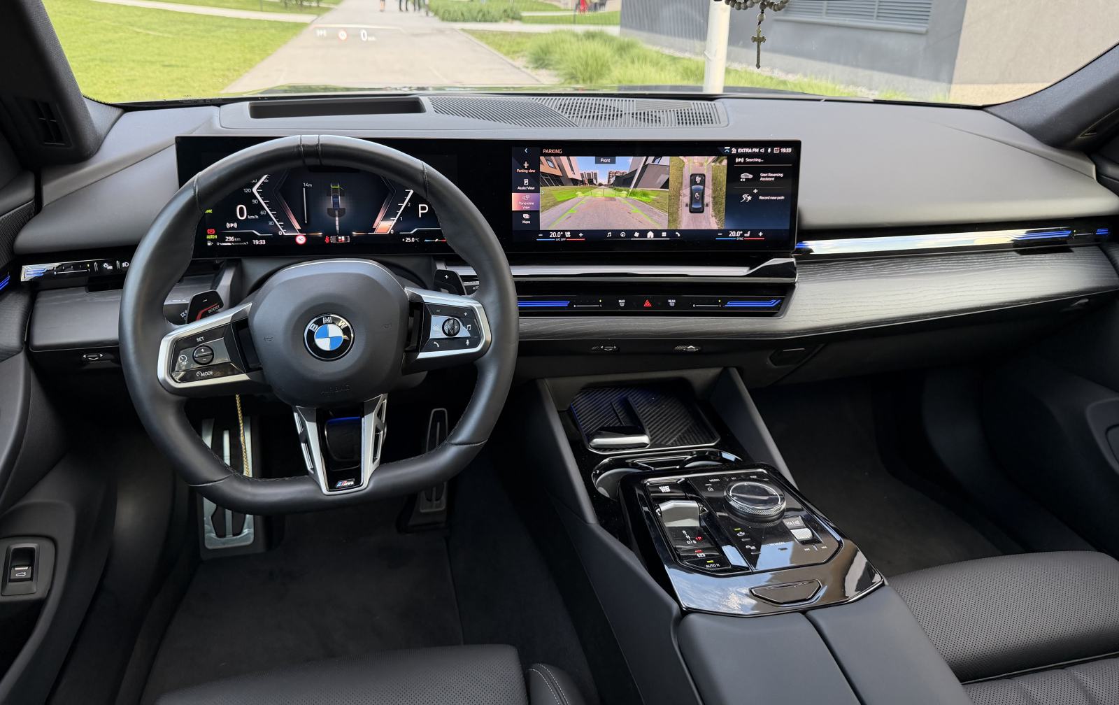 BMW 520d,M Performance,Iconic Glow,Panorama,Laser,Carbon,360°,H-Up,FUL, fotografija 17