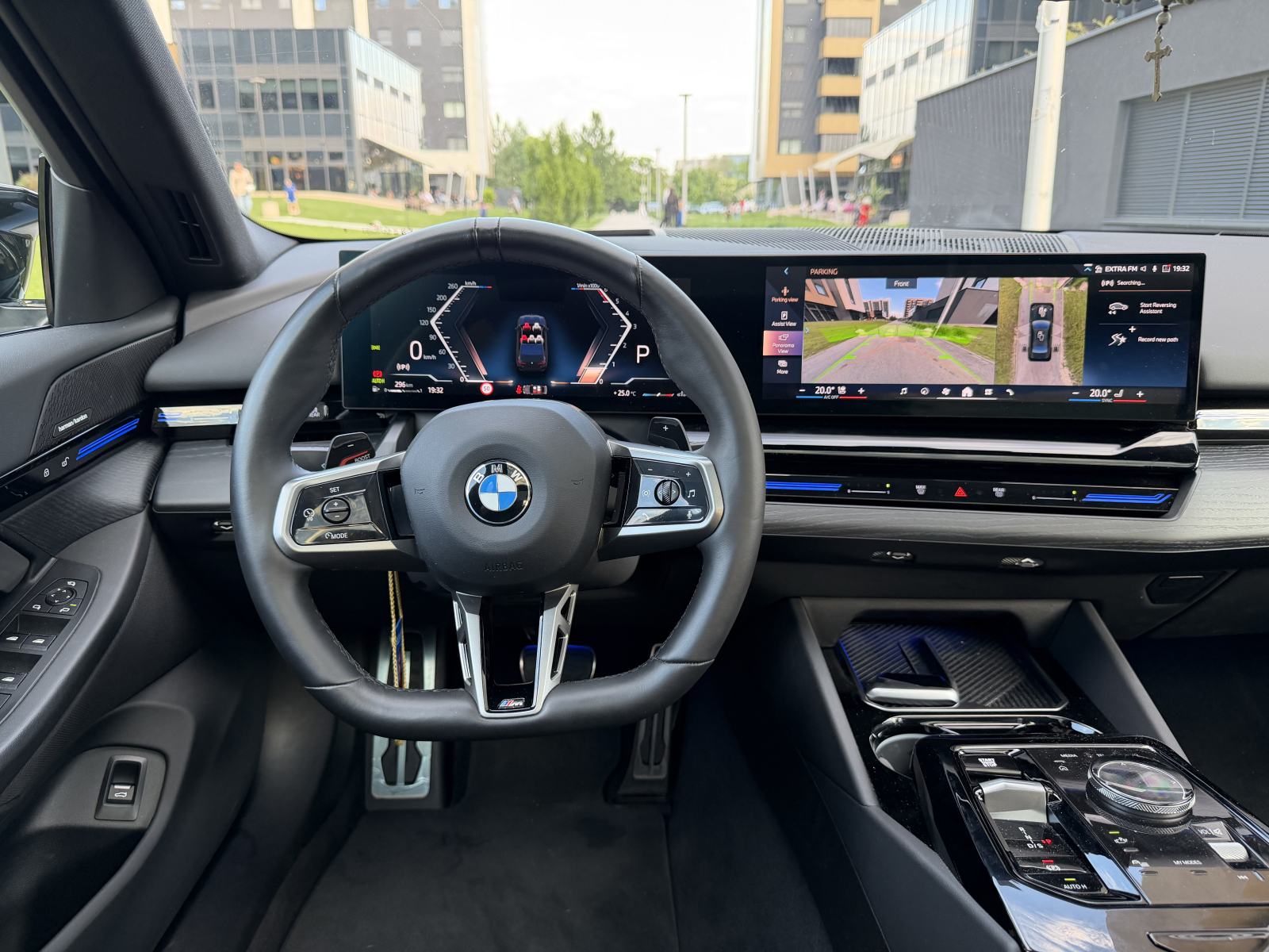 BMW 520d,M Performance,Iconic Glow,Panorama,Laser,Carbon,360°,H-Up,FUL, fotografija 14