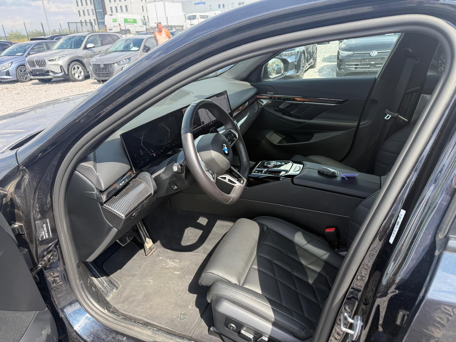 BMW 520d M pro paket! 2025 g!! Panorama ! 49000 e! Moguca zamjena, fotografija 9