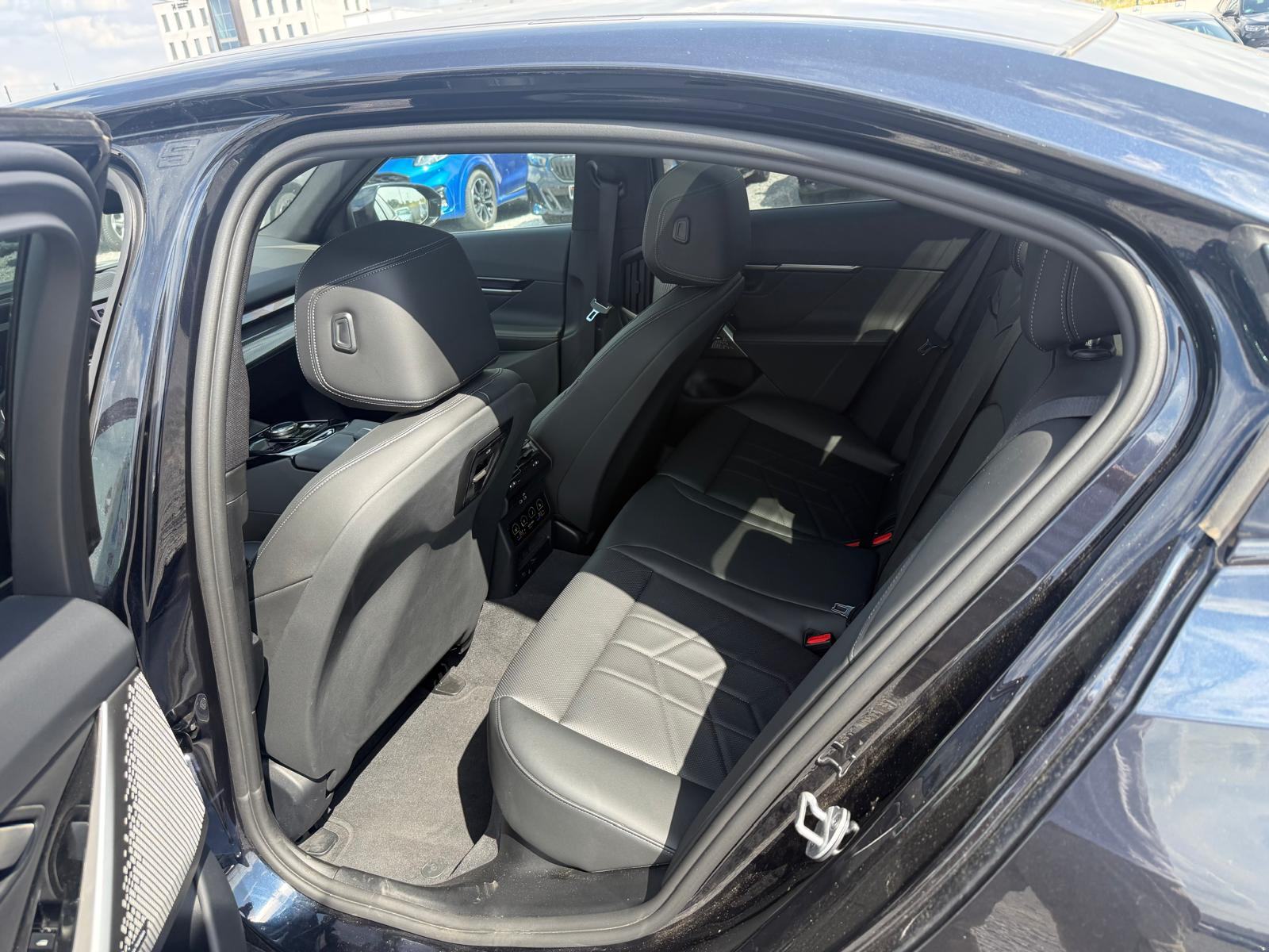 BMW 520d M pro paket! 2025 g!! Panorama ! 49000 e! Moguca zamjena, fotografija 6
