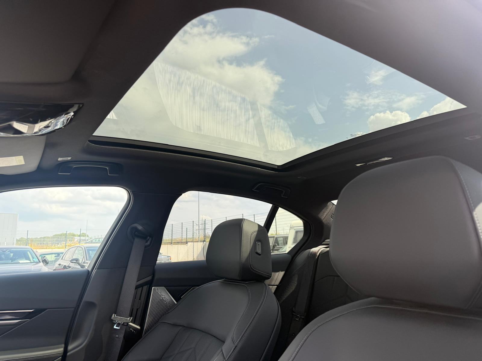 BMW 520d M pro paket! 2025 g!! Panorama ! 49000 e! Moguca zamjena, fotografija 11