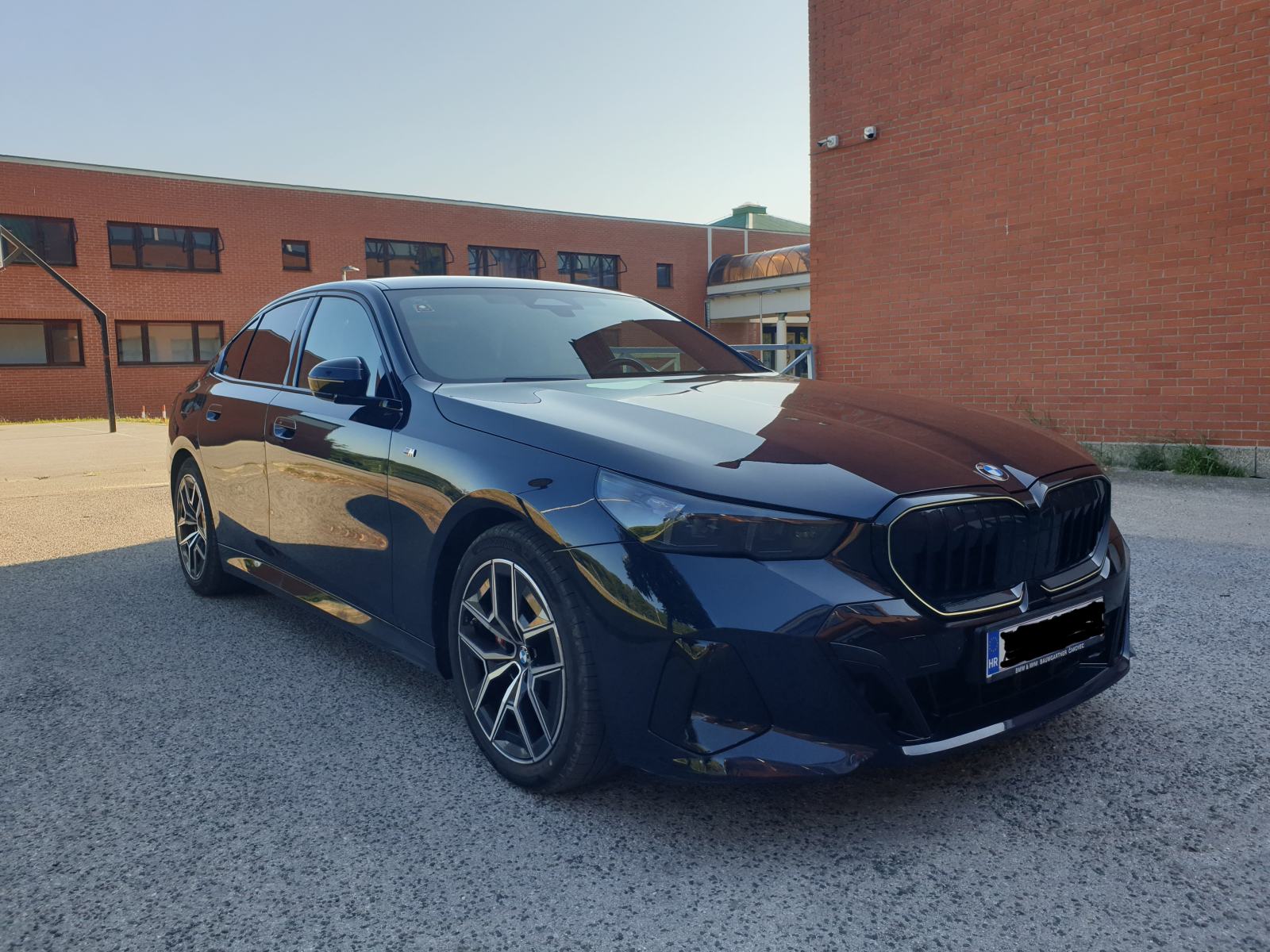 BMW 520d M-sport paket PRO xDrive, fotografija 2