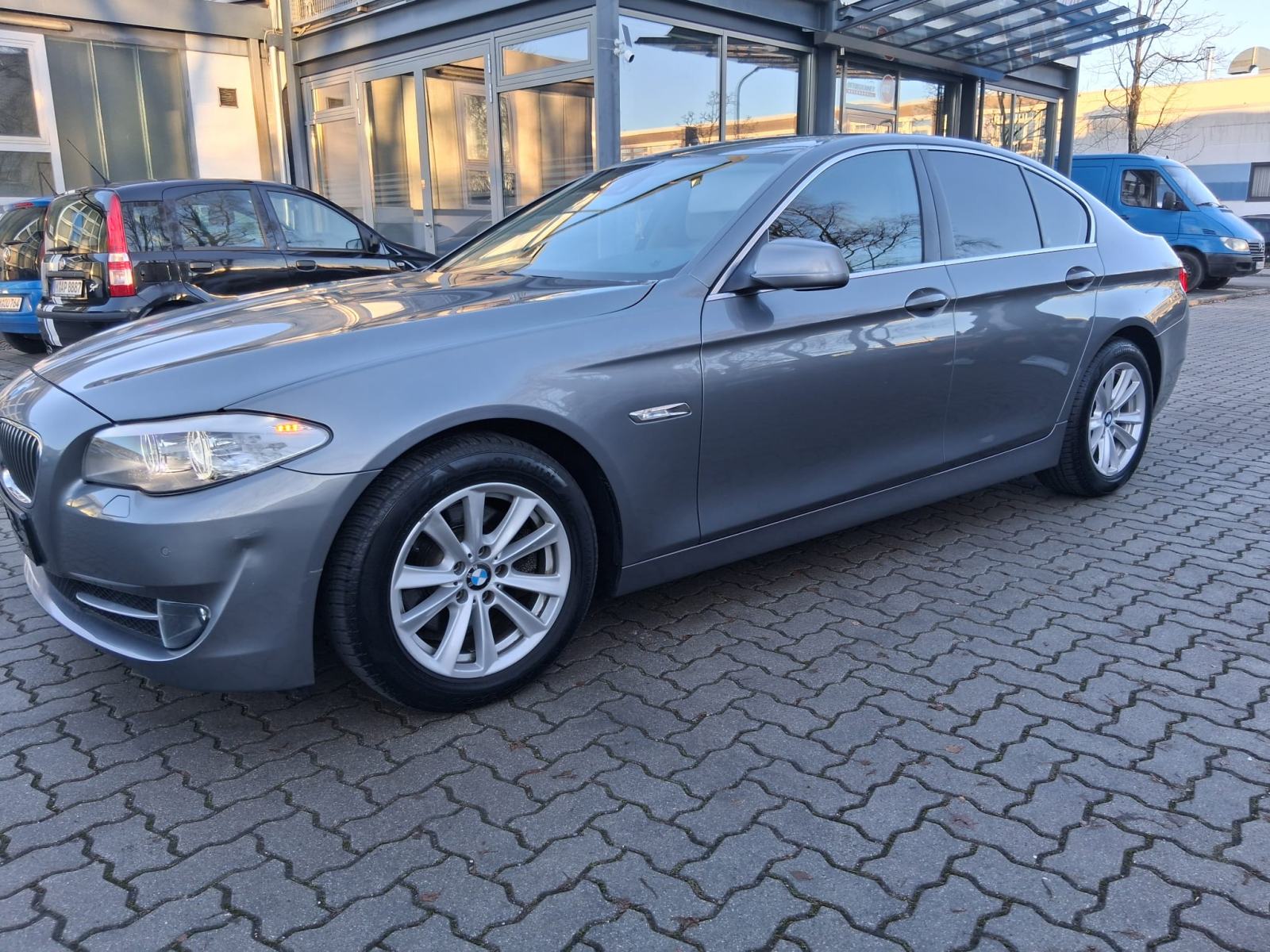 BMW 520d - PROFI NAVI- SERVISNA KNJIGA - ORIGINALNO STANJE - GARANCIJA, fotografija 4