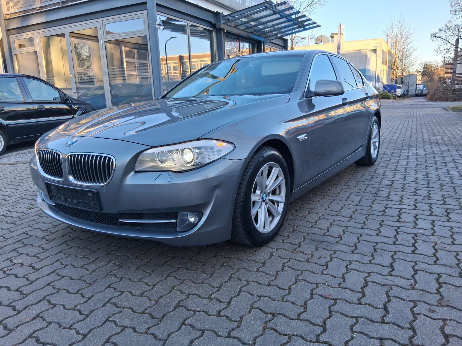 BMW 520d - PROFI NAVI- SERVISNA KNJIGA - ORIGINALNO STANJE - GARANCIJA, fotografija 5