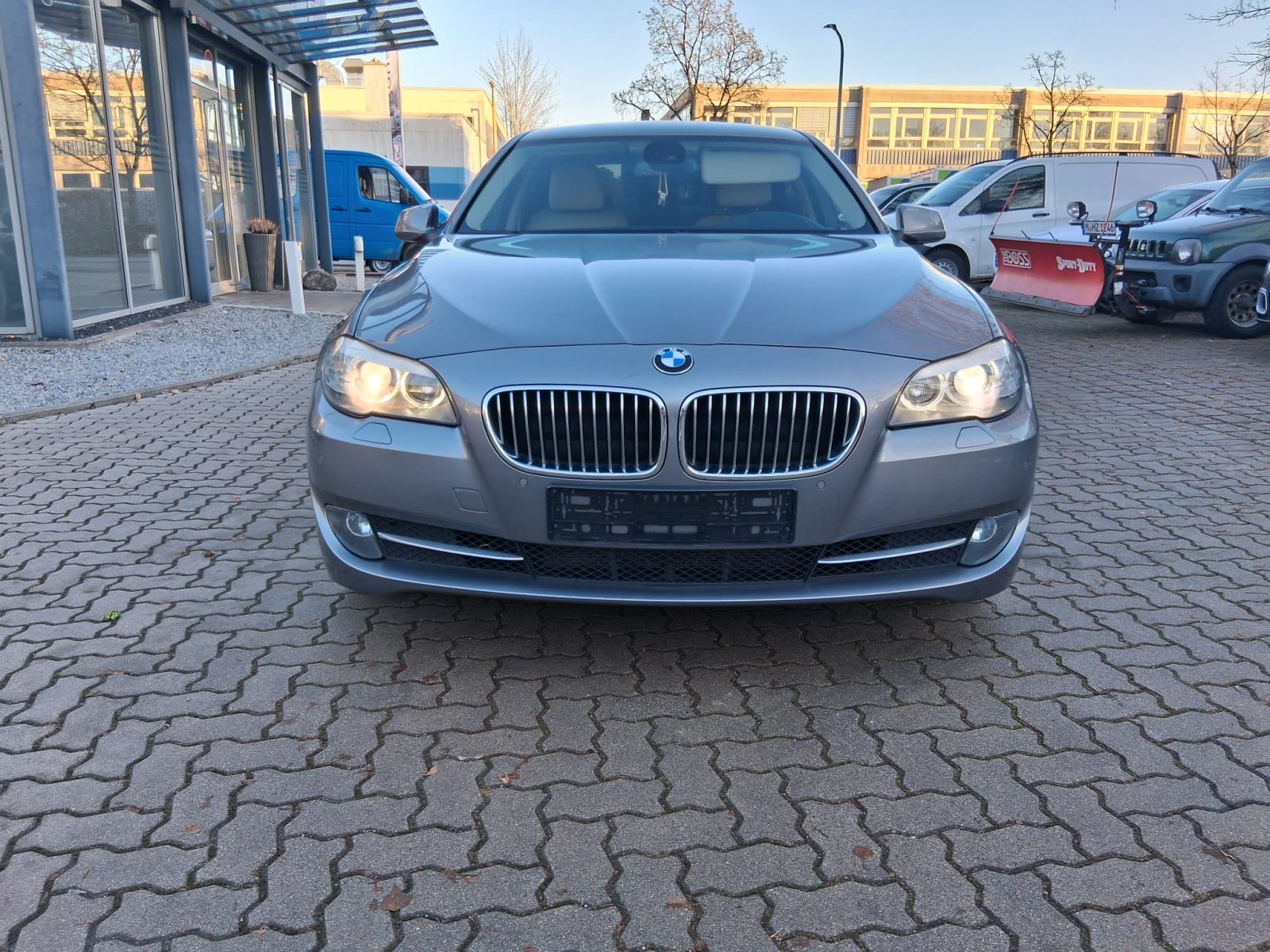 BMW 520d - PROFI NAVI- SERVISNA KNJIGA - ORIGINALNO STANJE - GARANCIJA, fotografija 3