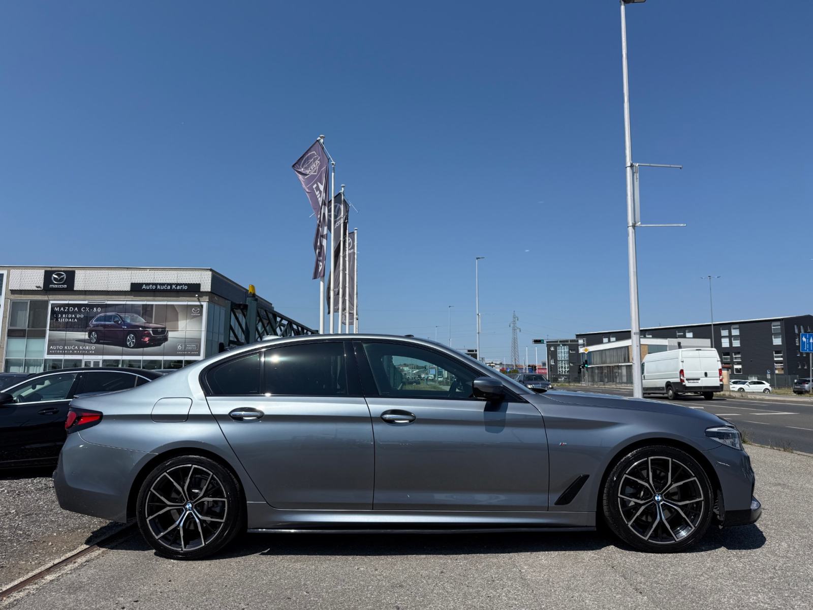 BMW 520d xDrive M-PAKET °VIRTUAL°ŠIBER°KAMERA-360°HEAD-UP°LEASING°, fotografija 5