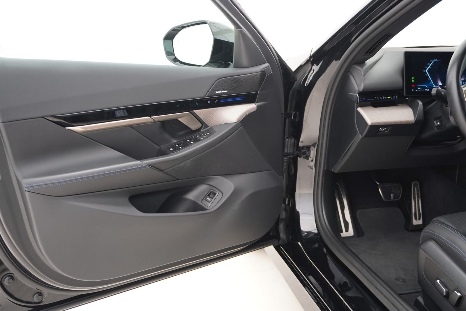 BMW 520d xDrive M Sport | Cjena uključuje troškove uvoza, fotografija 10