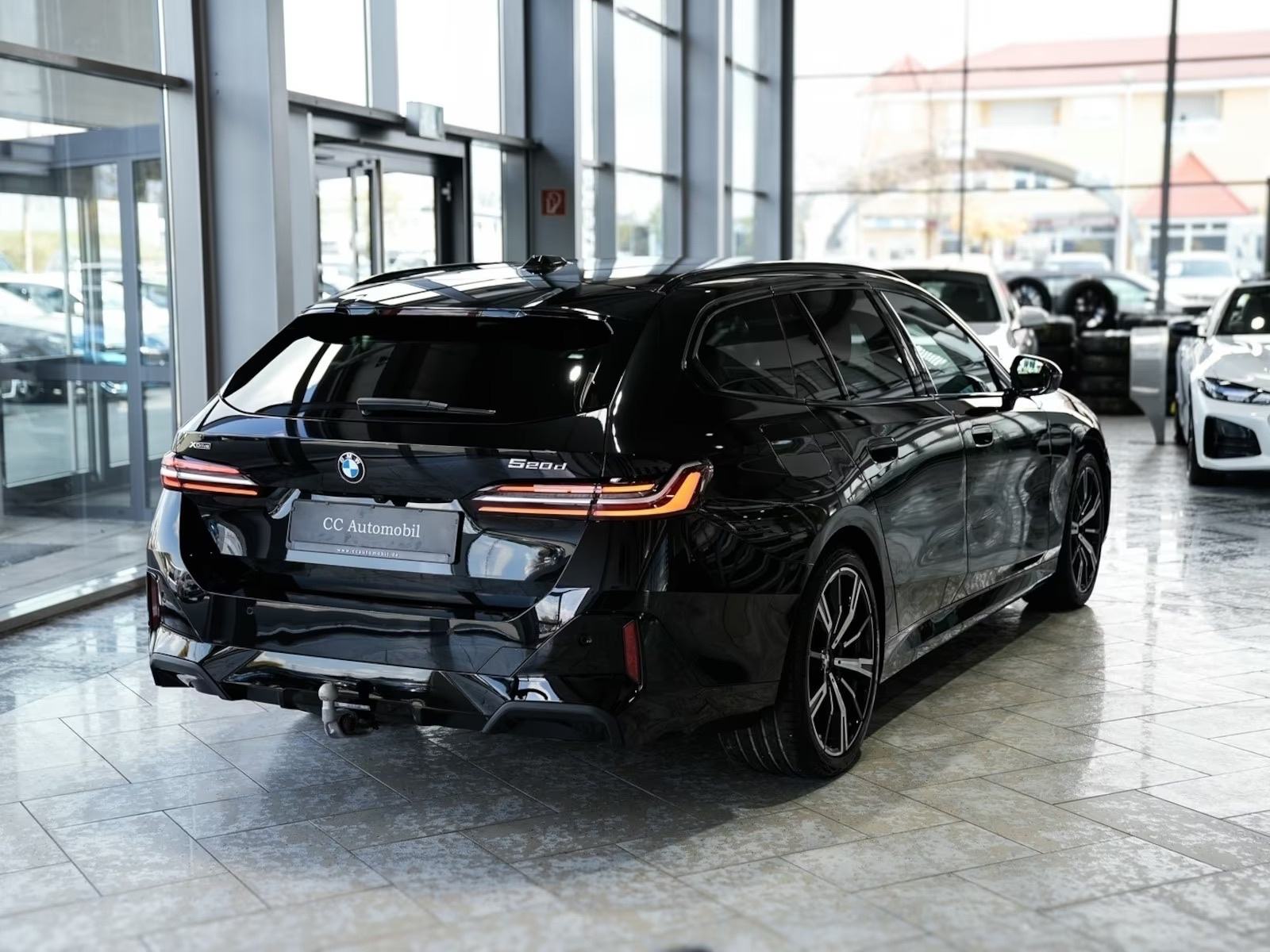 BMW 520d xDrive Touring M Sport, fotografija 13