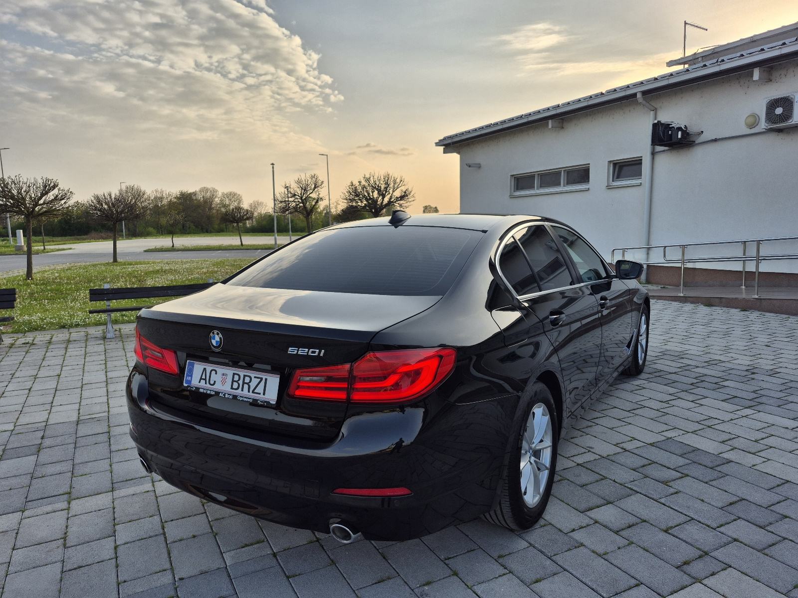 BMW 520i 135kw automatik,navigacija,kamera,el.sjedala,grijanje volana, fotografija 7