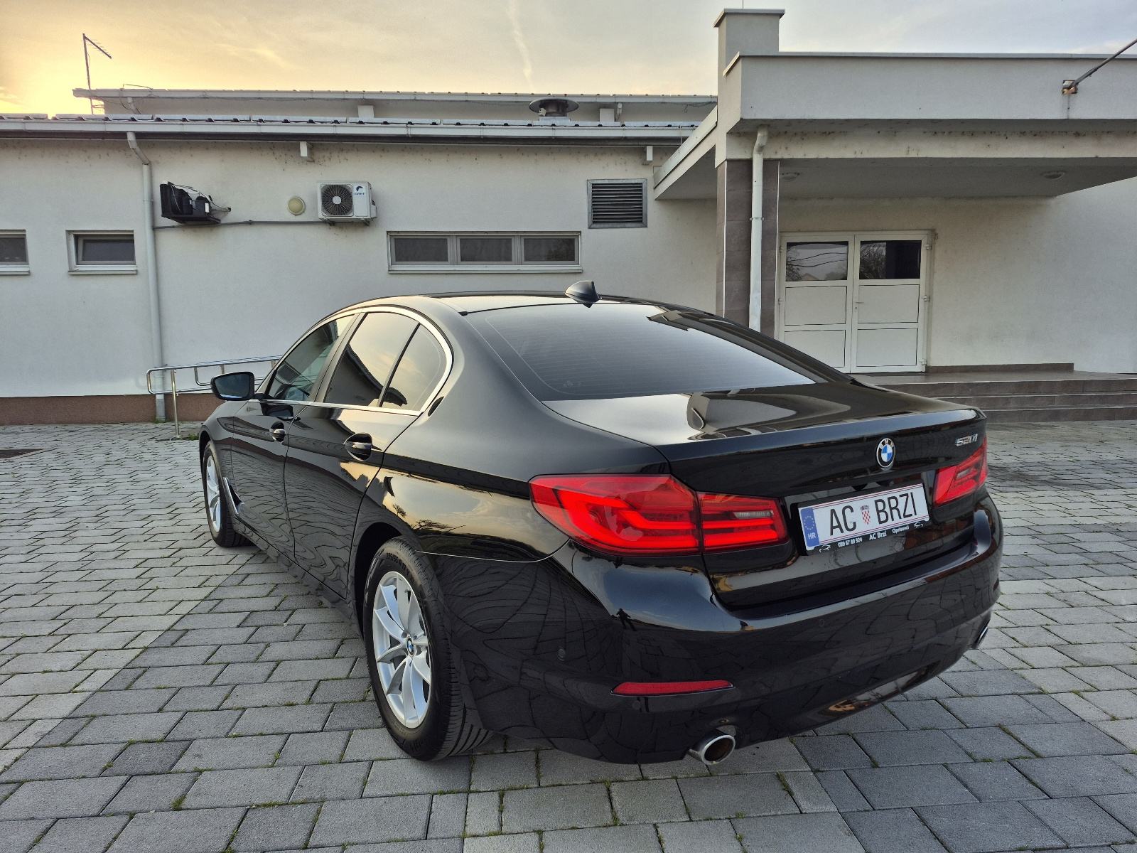 BMW 520i 135kw automatik,navigacija,kamera,el.sjedala,grijanje volana, pogled izvana - slika 5