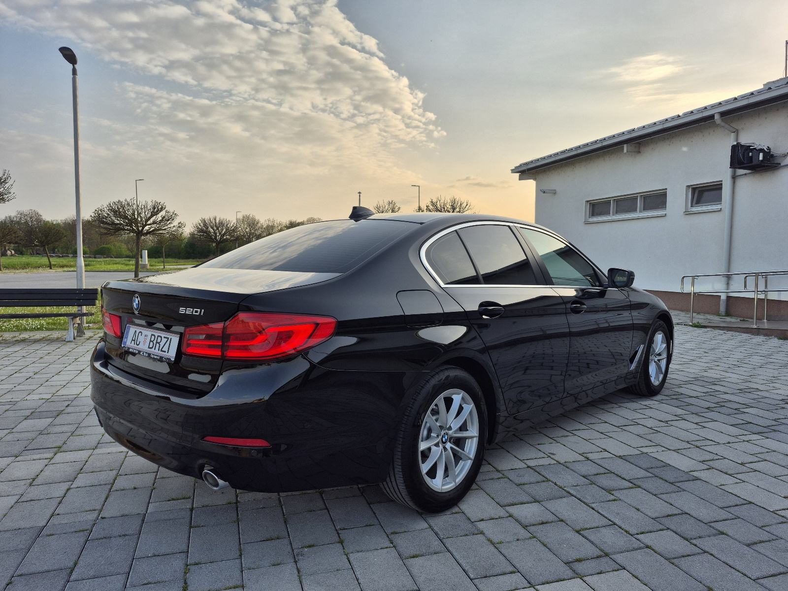 BMW 520i 135kw automatik,navigacija,kamera,el.sjedala,grijanje volana, fotografija 8