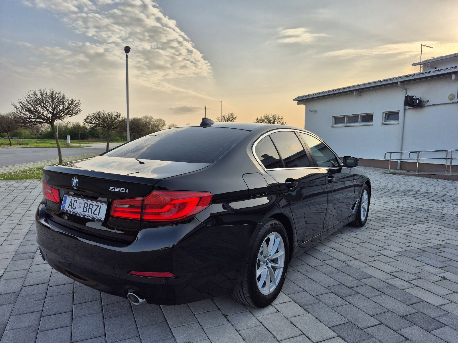 BMW 520i 135kw automatik,navigacija,kamera,el.sjedala,grijanje volana, fotografija 16