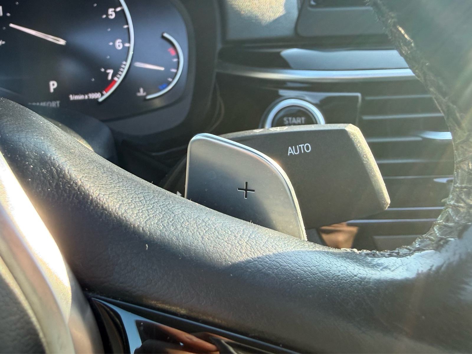 BMW 520i AUTOMATIK,LED,KOŽA,NAVI,ŠIBER,KEYLESS,REGISTRIRAN DO 10/2026!, fotografija 12