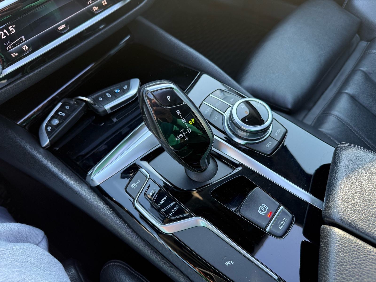 BMW 520i AUTOMATIK,LED,KOŽA,NAVI,ŠIBER,KEYLESS,REGISTRIRAN DO 10/2026!, fotografija 10
