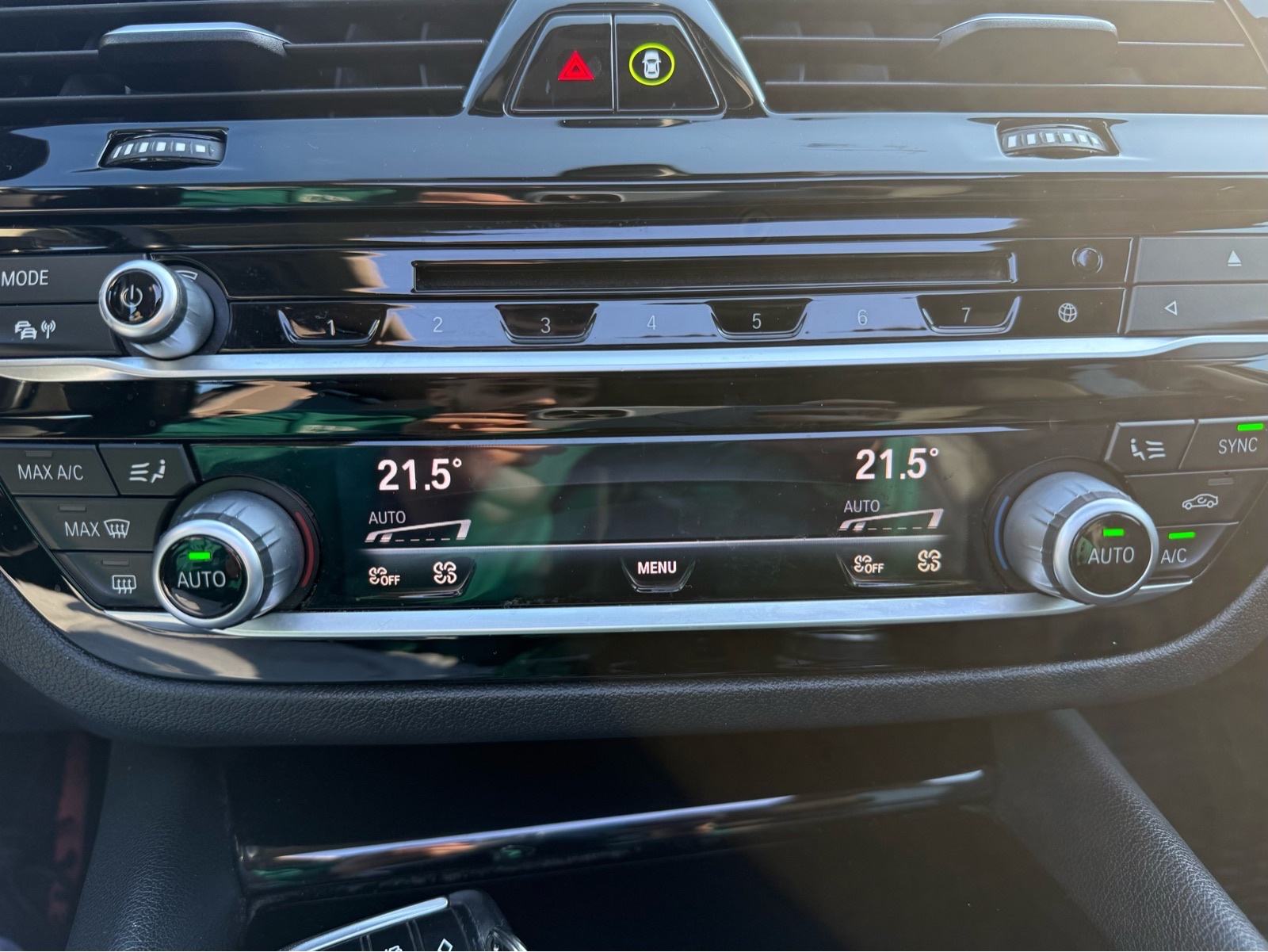 BMW 520i AUTOMATIK,LED,KOŽA,NAVI,ŠIBER,KEYLESS,REGISTRIRAN DO 10/2026!, fotografija 13