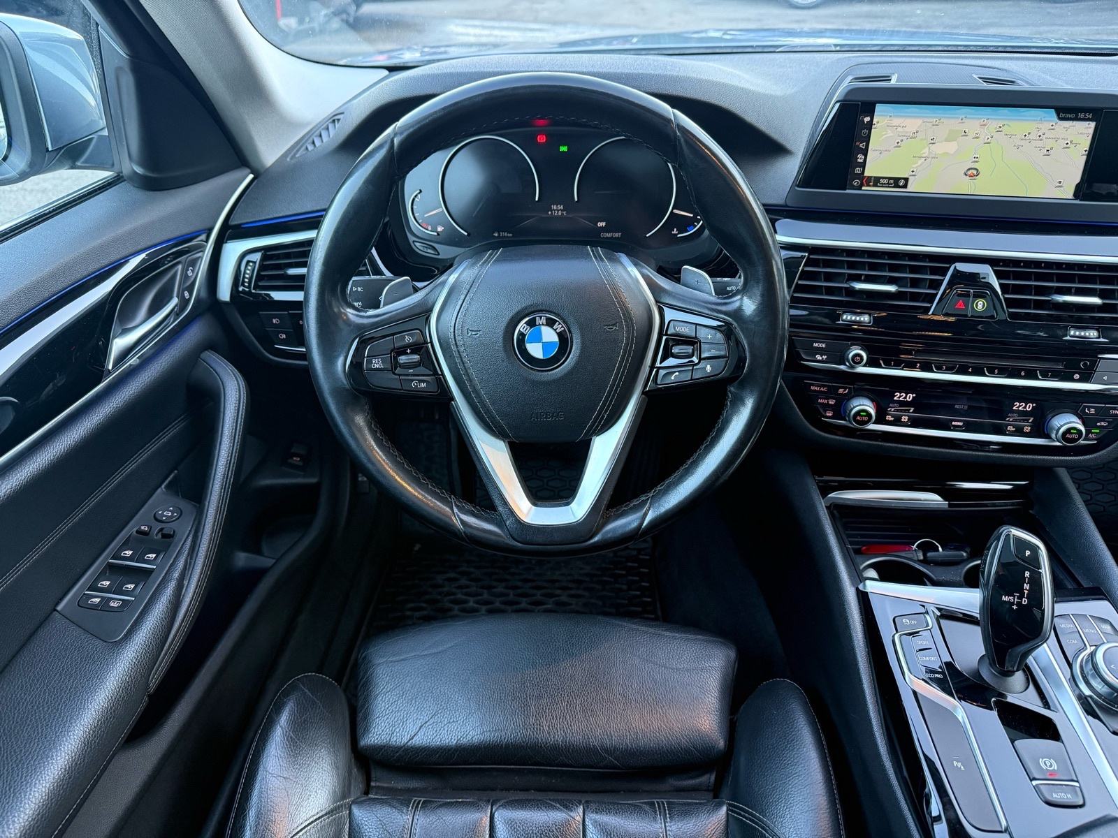 BMW 520i AUTOMATIK,LED,KOŽA,NAVI,ŠIBER,KEYLESS,REGISTRIRAN DO 10/2026!, fotografija 9