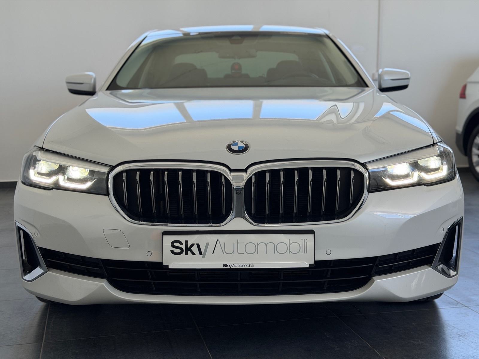 BMW 530d xDrive, 210KW, LCI, LUXURY, MERINO,JAMSTVO, LEASING 0% UČEŠĆA, fotografija 3