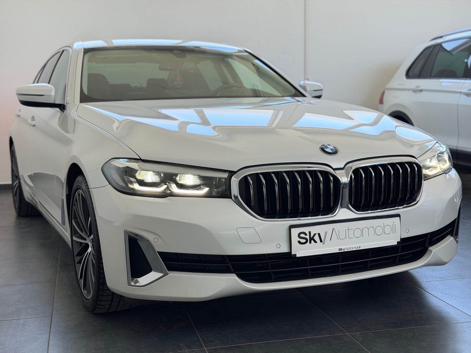 BMW 530d xDrive, 210KW, LCI, LUXURY, MERINO,JAMSTVO, LEASING 0% UČEŠĆA, fotografija 4