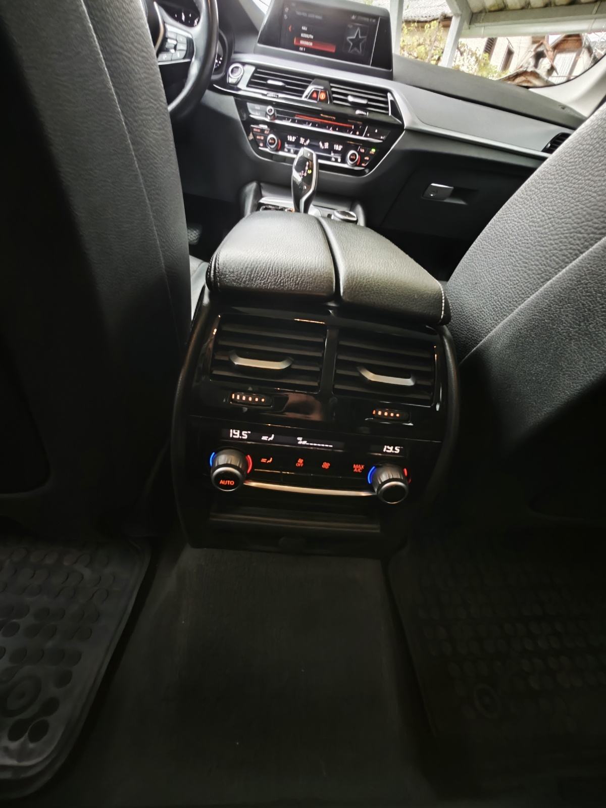 BMW 530d xDrive, automatik,servisiran, fotografija 12