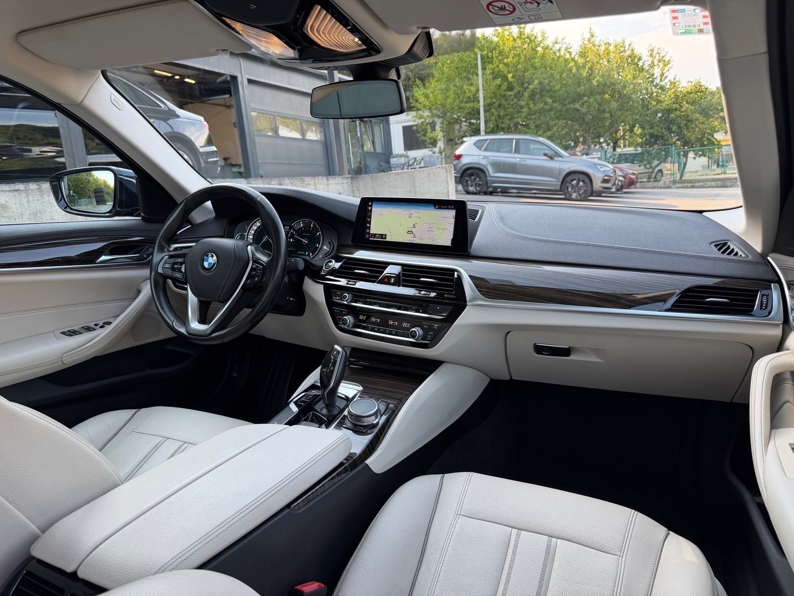 BMW 530d xDrive LUXURY LINE,KOŽA,AMBIENT,KAMERA,KEYLESS,ALU 18,NAVI..., pogled izvana - slika 5
