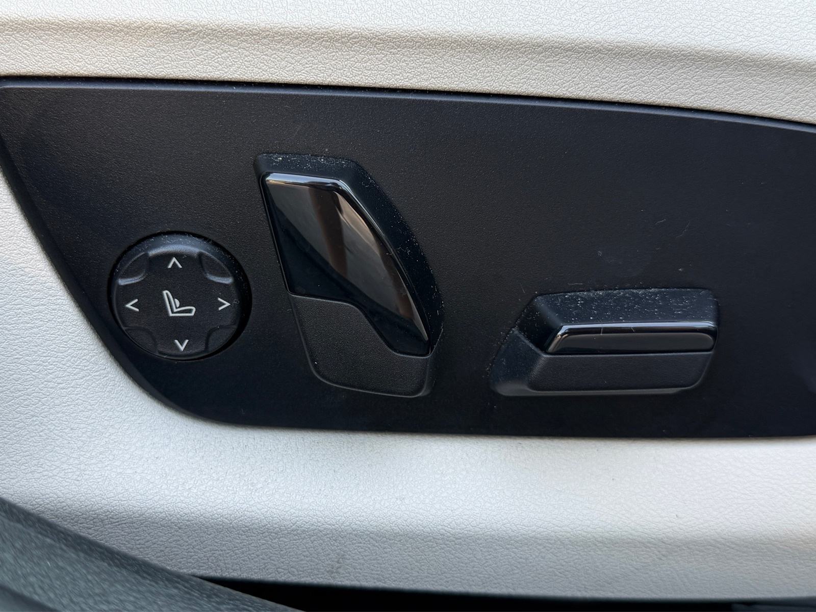 BMW 530d xDrive LUXURY LINE,KOŽA,AMBIENT,KAMERA,KEYLESS,ALU 18,NAVI..., fotografija 16